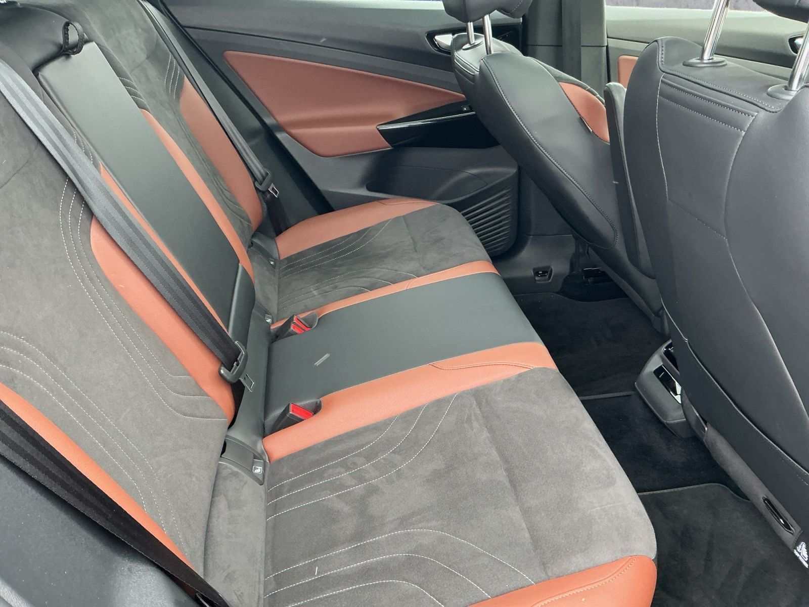 Volkswagen ID.5 150kw Pro Performance MATRIX+NAVI+AHK+PANO foto 16