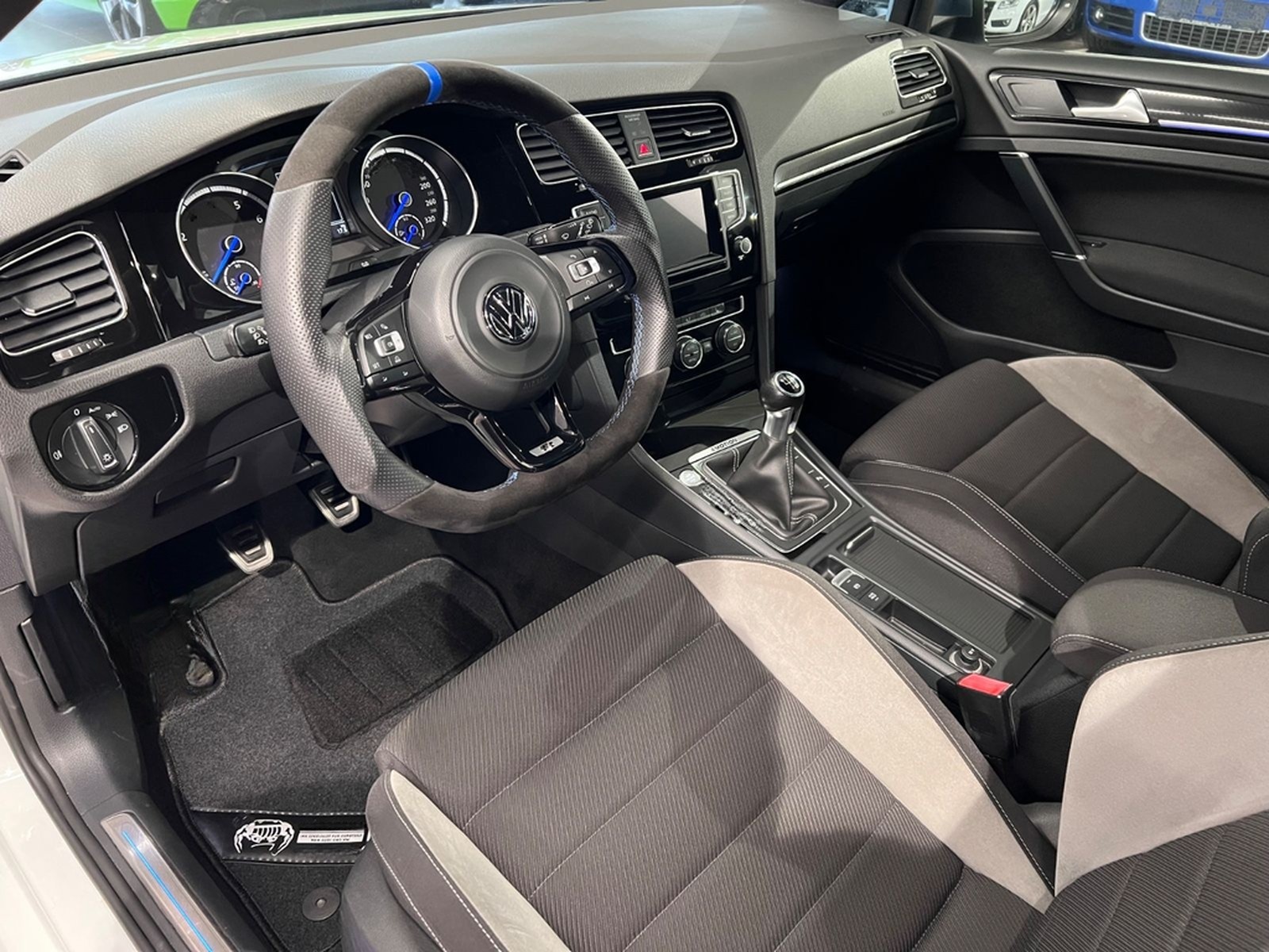 Volkswagen Golf 2.0 TSI 4MOTION BMT R 19ZOLL NAVI KEYLESS foto 23