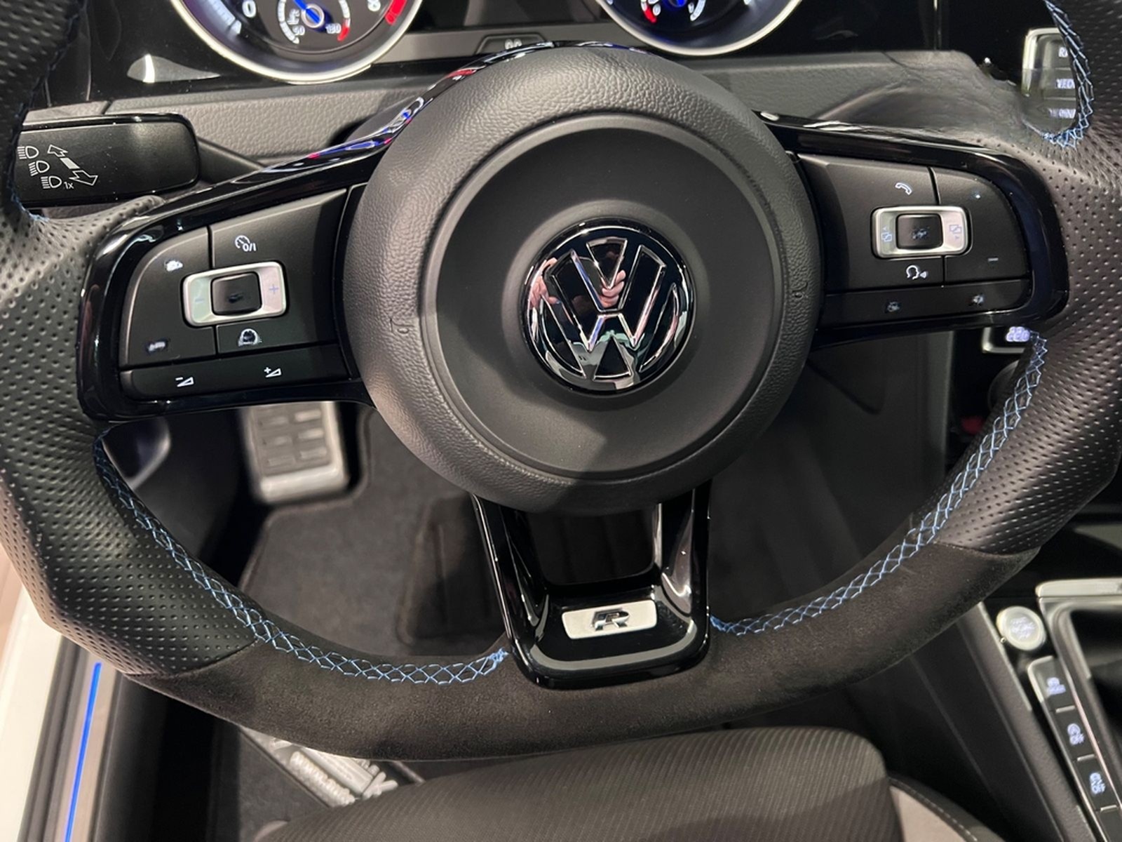 Volkswagen Golf 2.0 TSI 4MOTION BMT R 19ZOLL NAVI KEYLESS foto 30