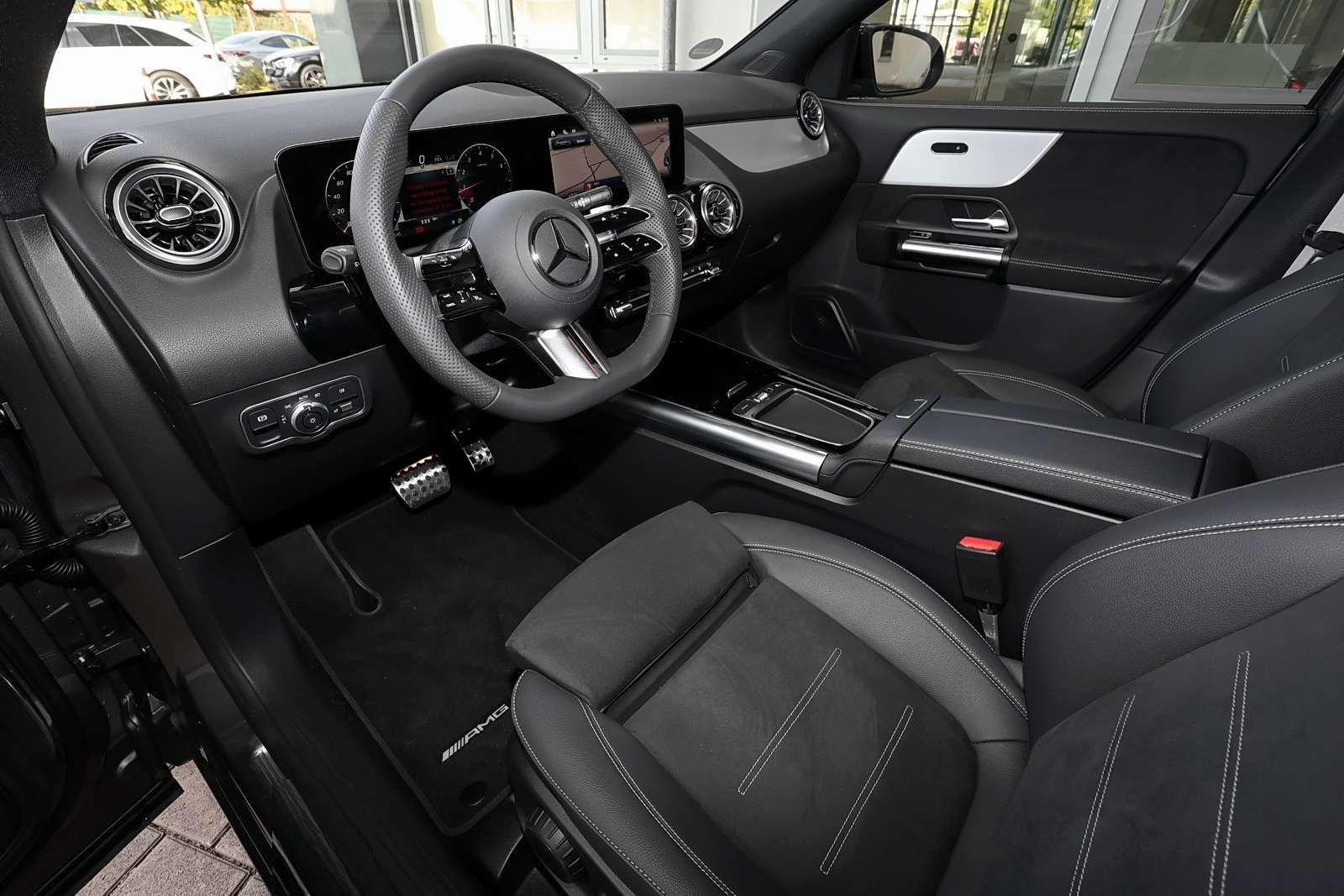 Mercedes-Benz GLA 200 AMG MBUX+RüKam+M-LED+Pano+AHK+Distronic foto 9