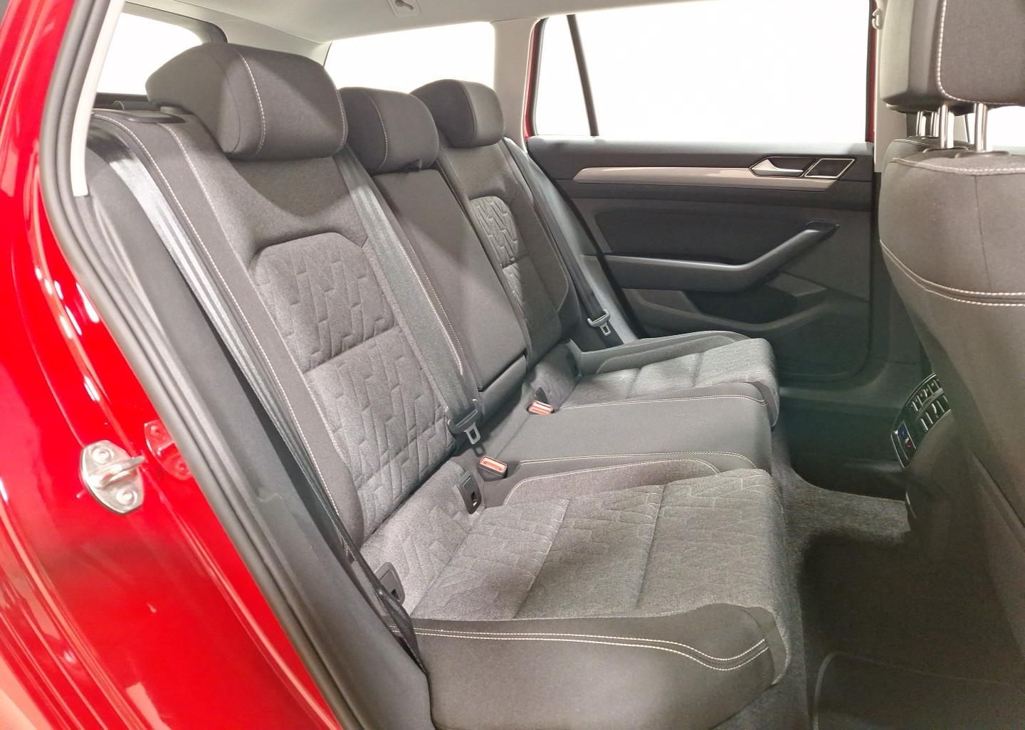 Volkswagen Passat Variant 2.0 TDI DSG Business LED|ACC|Navi foto 12