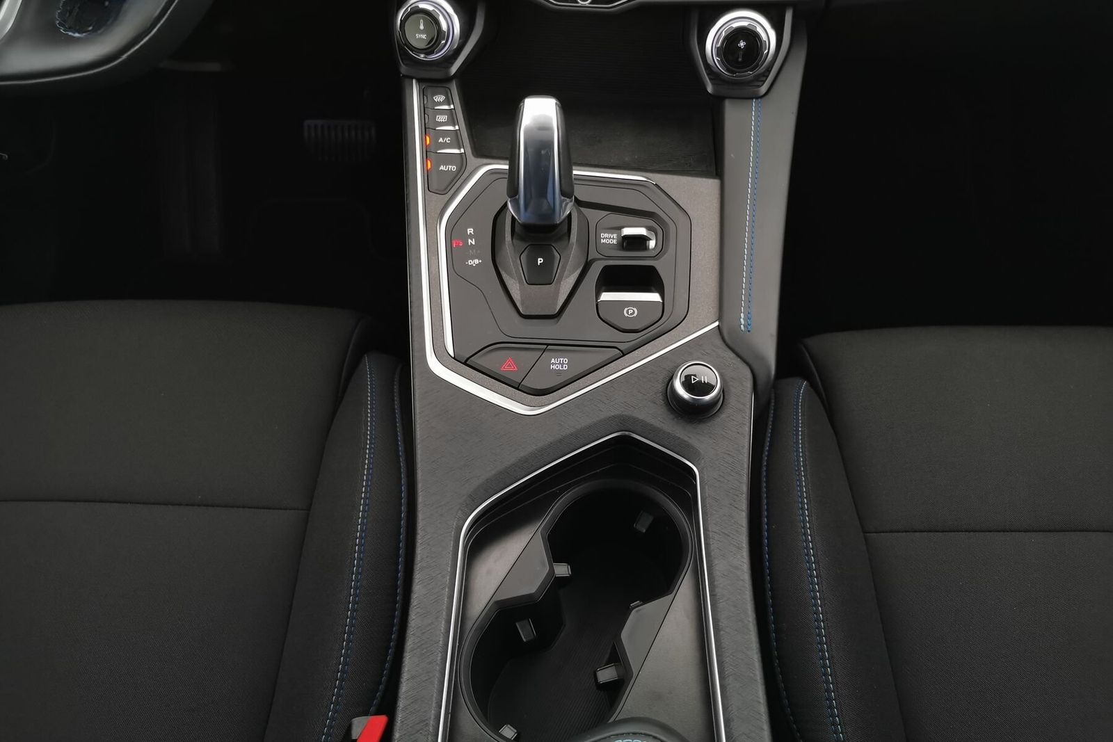 Lynk&Co 01 1.5T HEV Nav|ACC|Pano|LED|360Alarm|SHZ|20 ACC foto 13