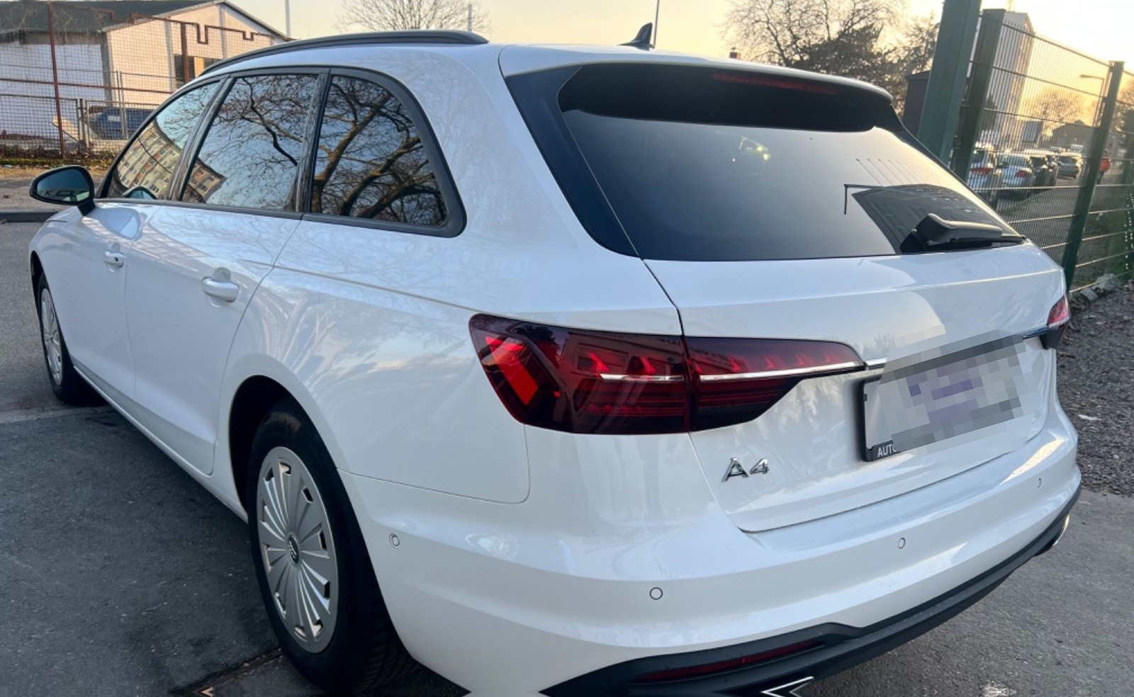 Audi A4 Avant 35 TDI S-Tronic / 1.Hand foto 4
