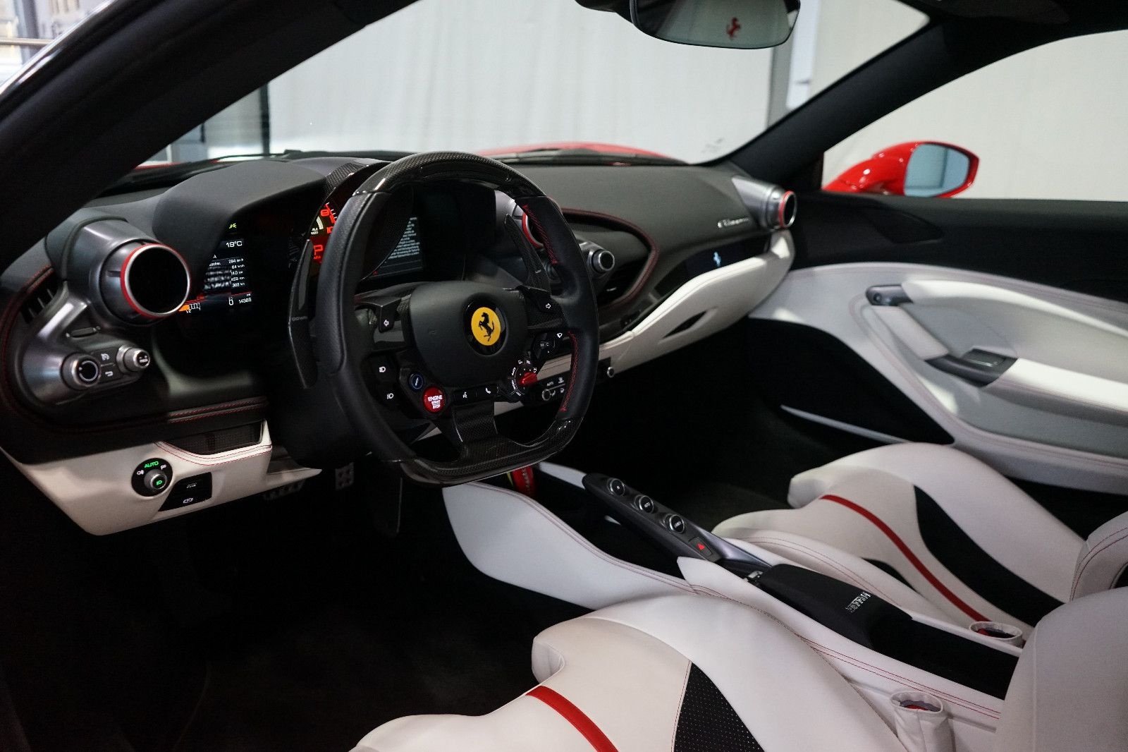 Ferrari F8 Tributo Beifahrerdisplay+Kamera+CarbonLenkrad foto 17