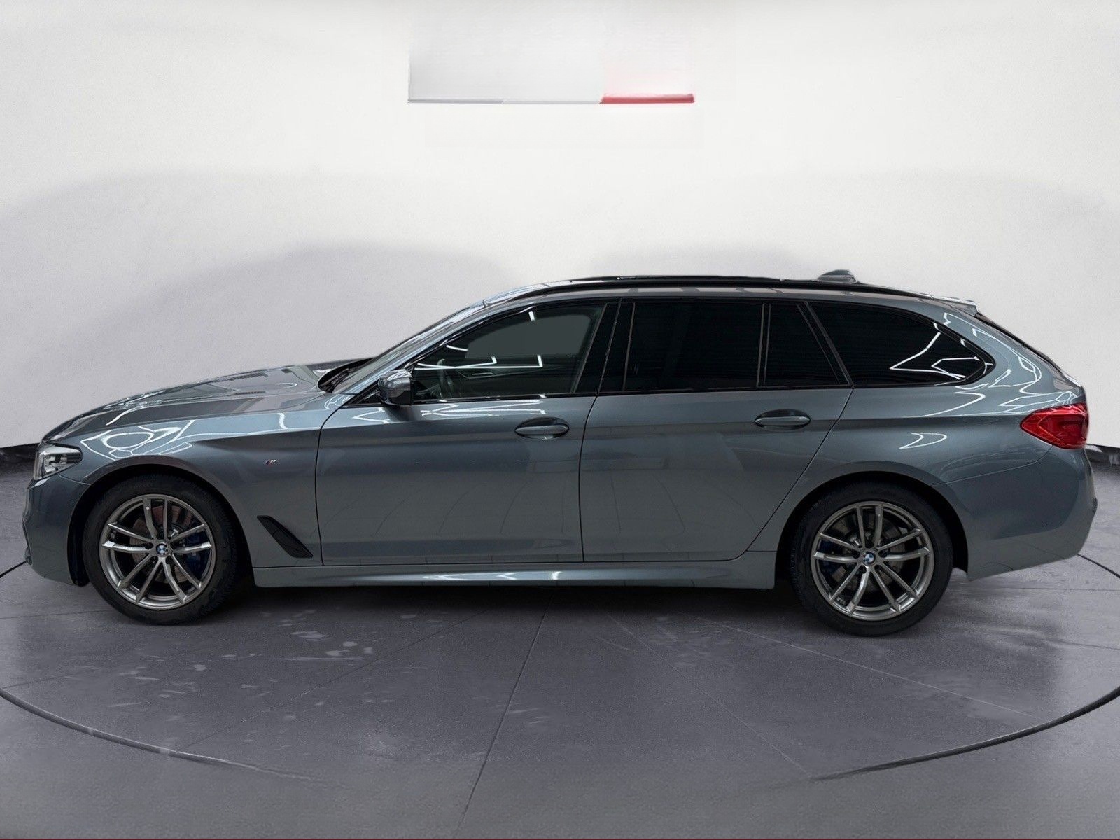 BMW 530d Touring xDrive M Sport AHK + STANDHEIZUNG foto 2