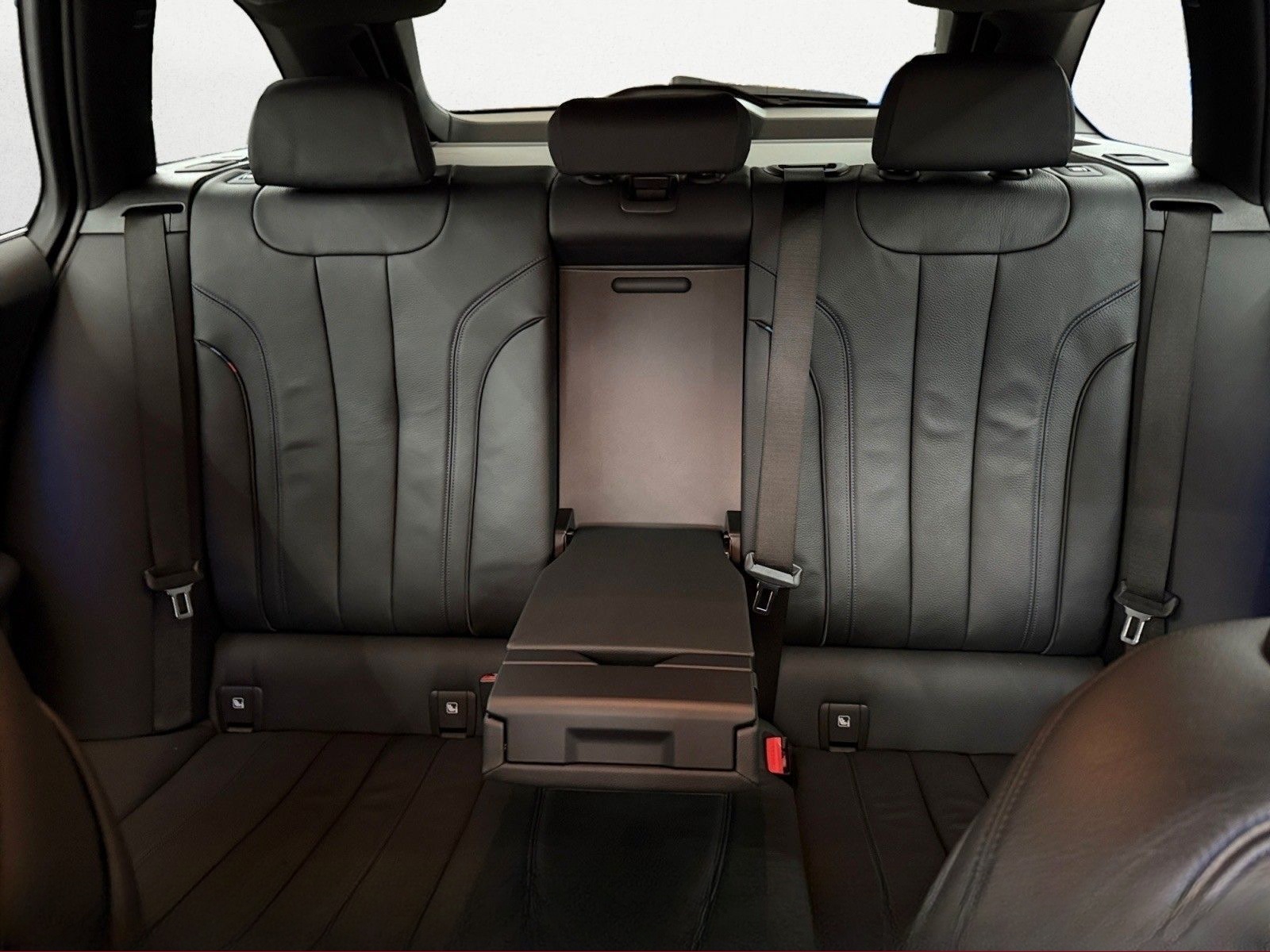 BMW 530d Touring xDrive M Sport AHK + STANDHEIZUNG foto 14