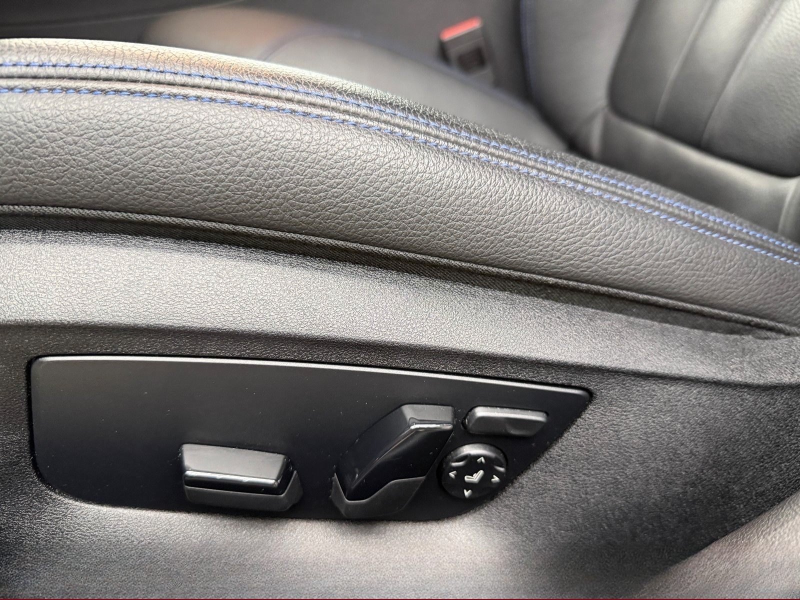 BMW 530d Touring xDrive M Sport AHK + STANDHEIZUNG foto 23