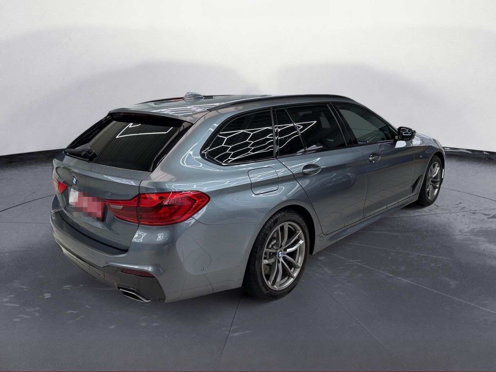 BMW 530d Touring xDrive M Sport AHK + STANDHEIZUNG foto 6