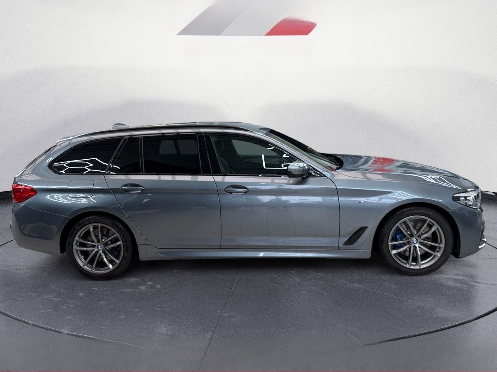 BMW 530d Touring xDrive M Sport AHK + STANDHEIZUNG foto 7