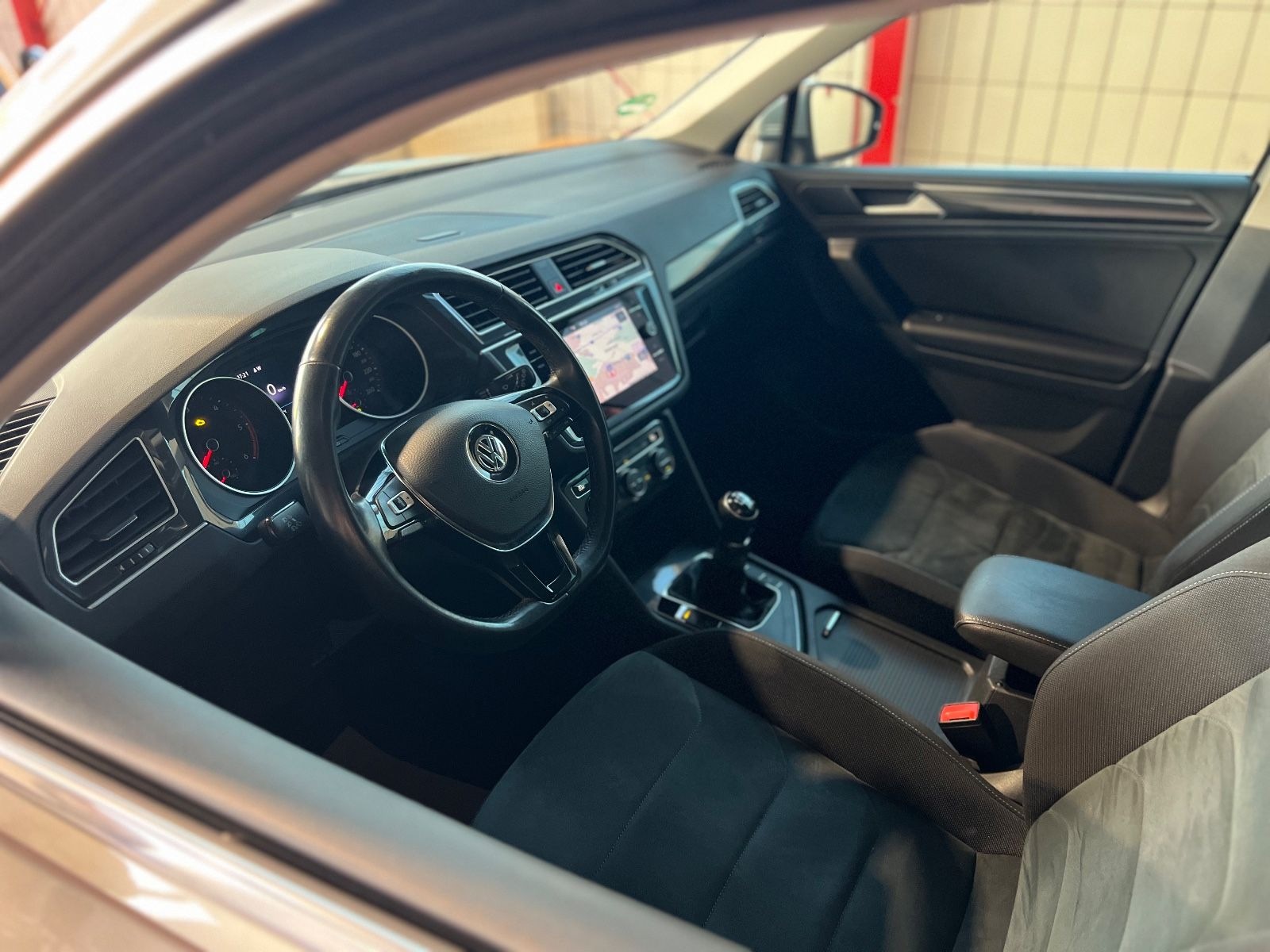 Volkswagen Tiguan Highline 2.0 TDI/R-LineExt/2.Hand/Carplay foto 11