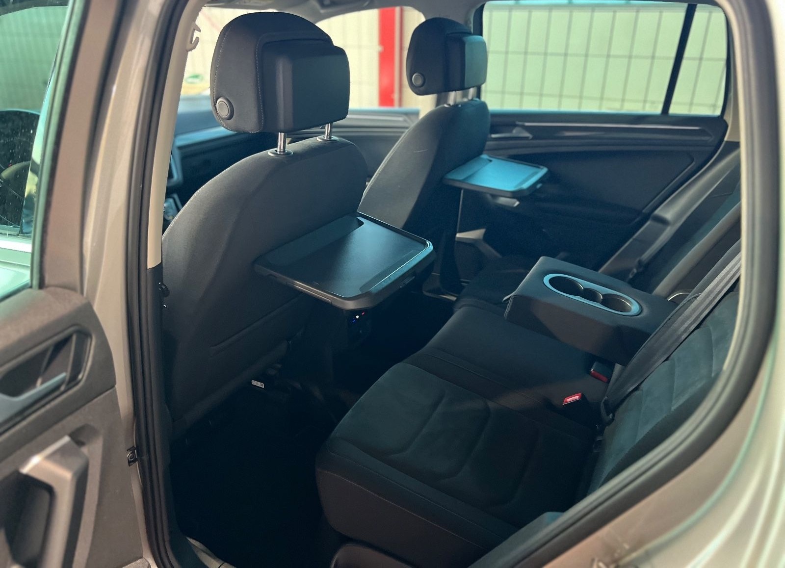 Volkswagen Tiguan Highline 2.0 TDI/R-LineExt/2.Hand/Carplay foto 20