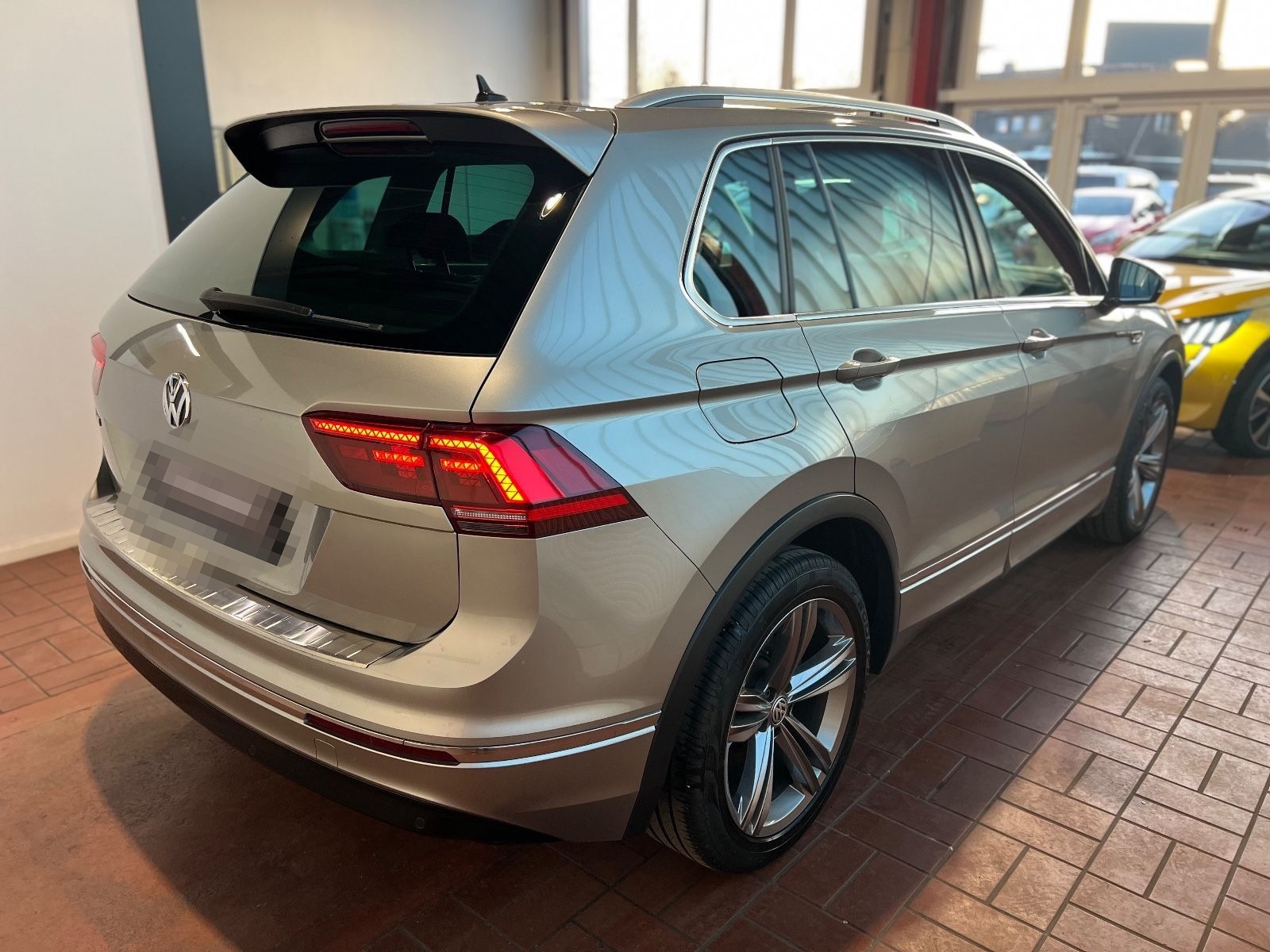 Volkswagen Tiguan Highline 2.0 TDI/R-LineExt/2.Hand/Carplay foto 6