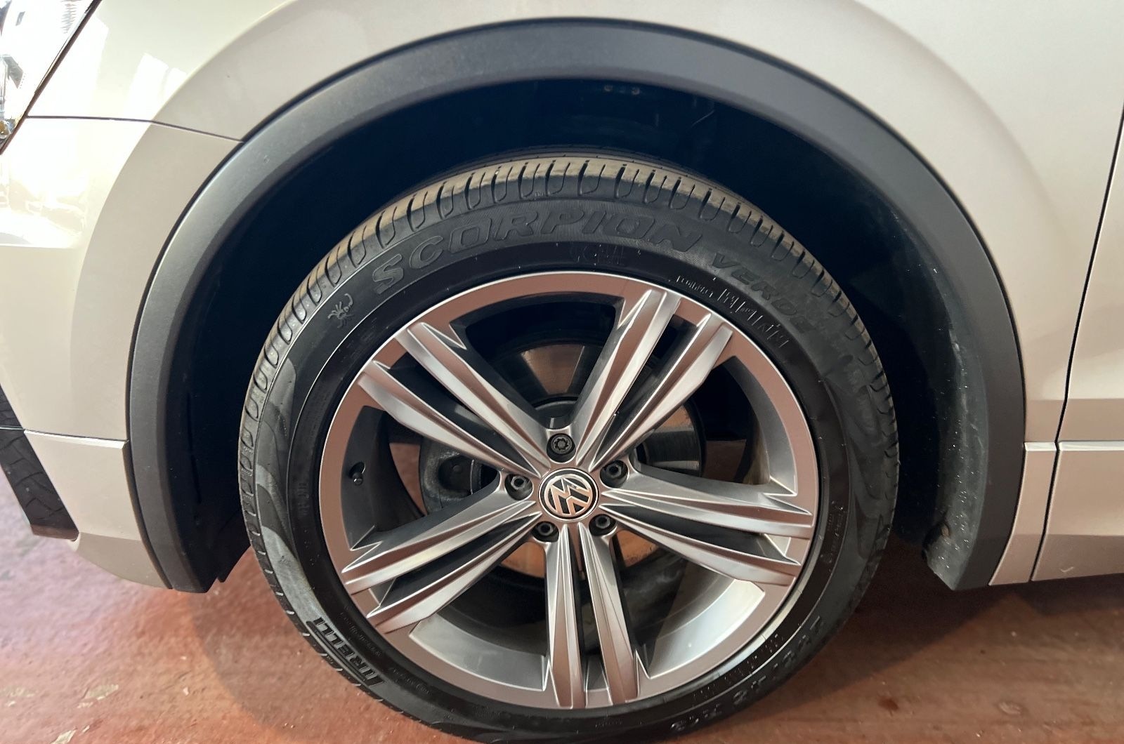 Volkswagen Tiguan Highline 2.0 TDI/R-LineExt/2.Hand/Carplay foto 7