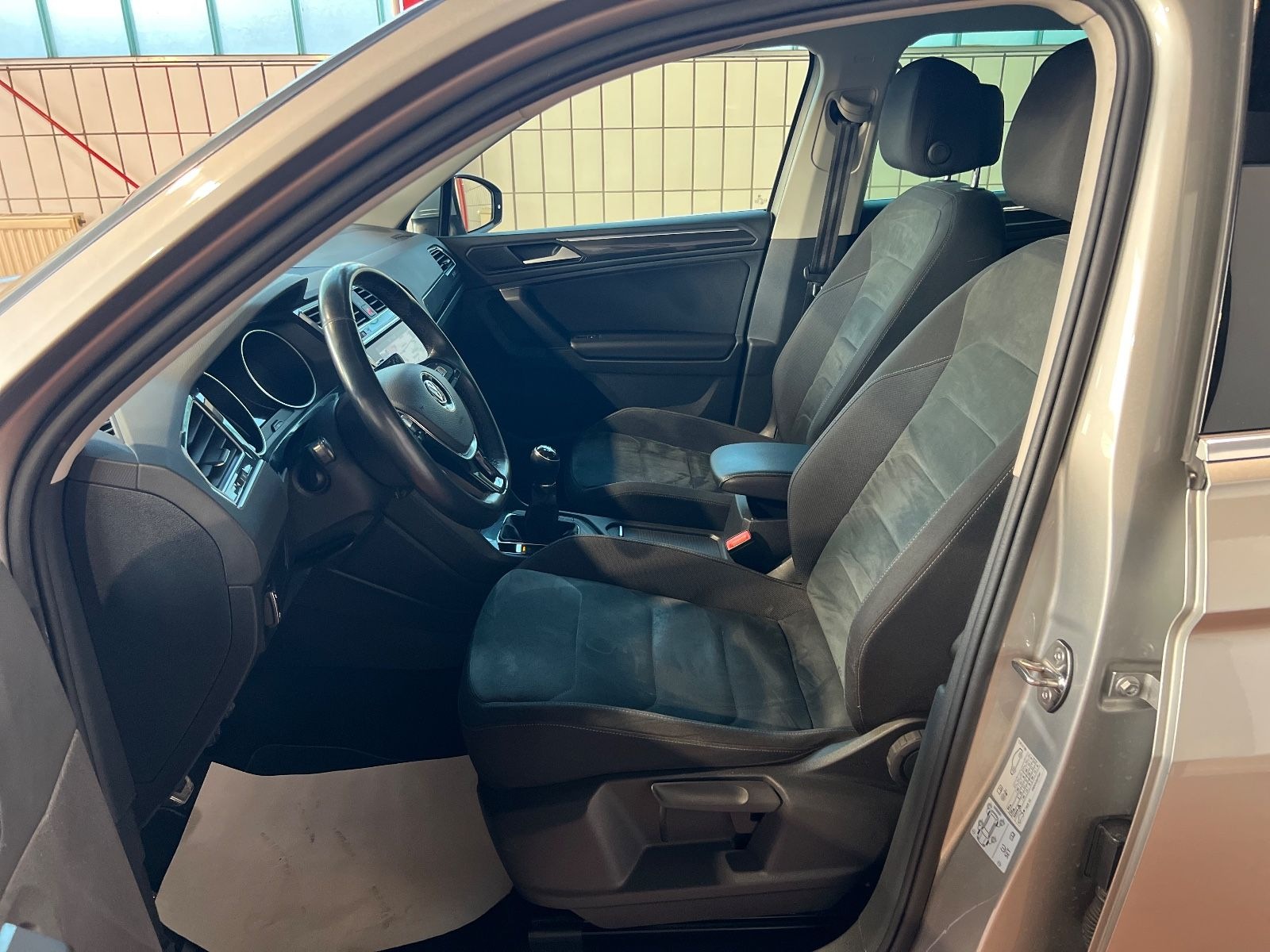 Volkswagen Tiguan Highline 2.0 TDI/R-LineExt/2.Hand/Carplay foto 10