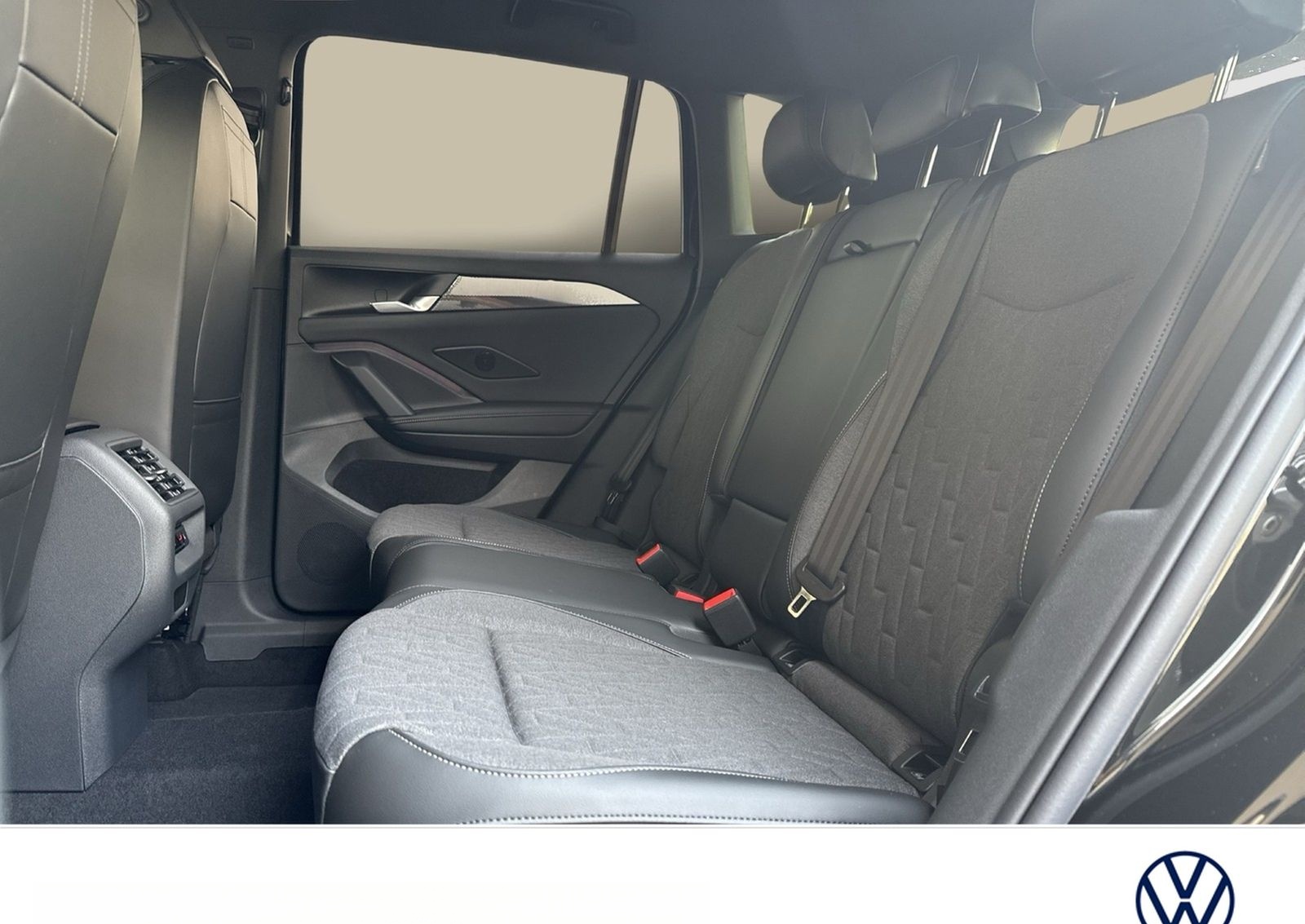 Volkswagen Tiguan 1.5 HYBRID LIFE CAM ACC LM18 CARPLAY foto 8