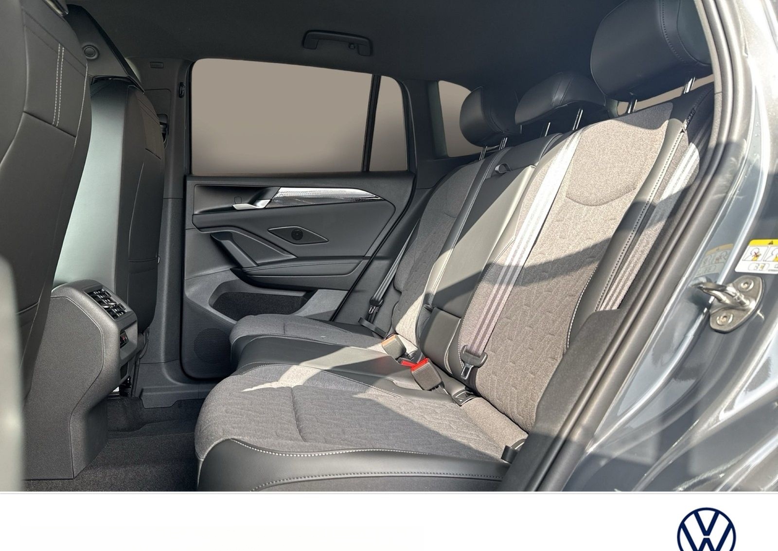 Volkswagen Tiguan 1.5 HYBRID LIFE CAM ACC LM18 CARPLAY foto 8