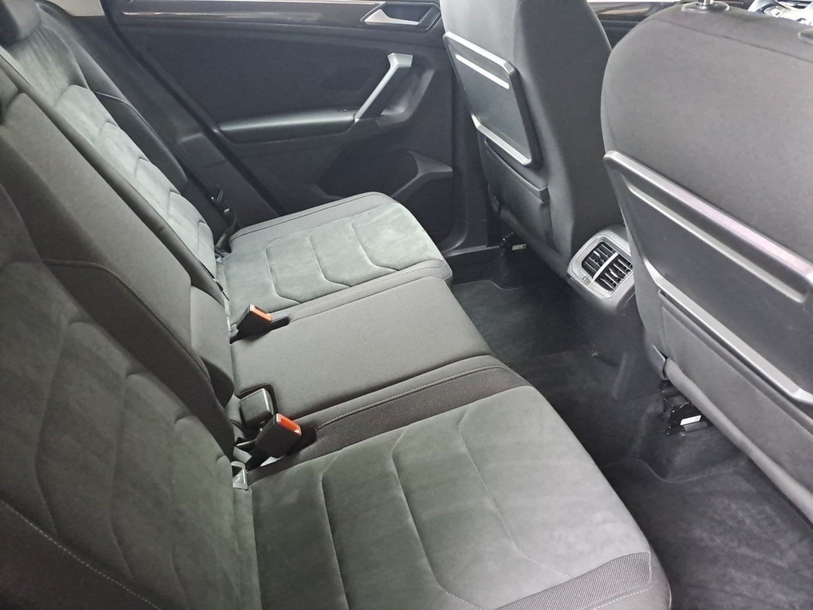 Volkswagen Tiguan 2.0 TSI Highline 4Motion DSG *DCC*NAVI*AC foto 13