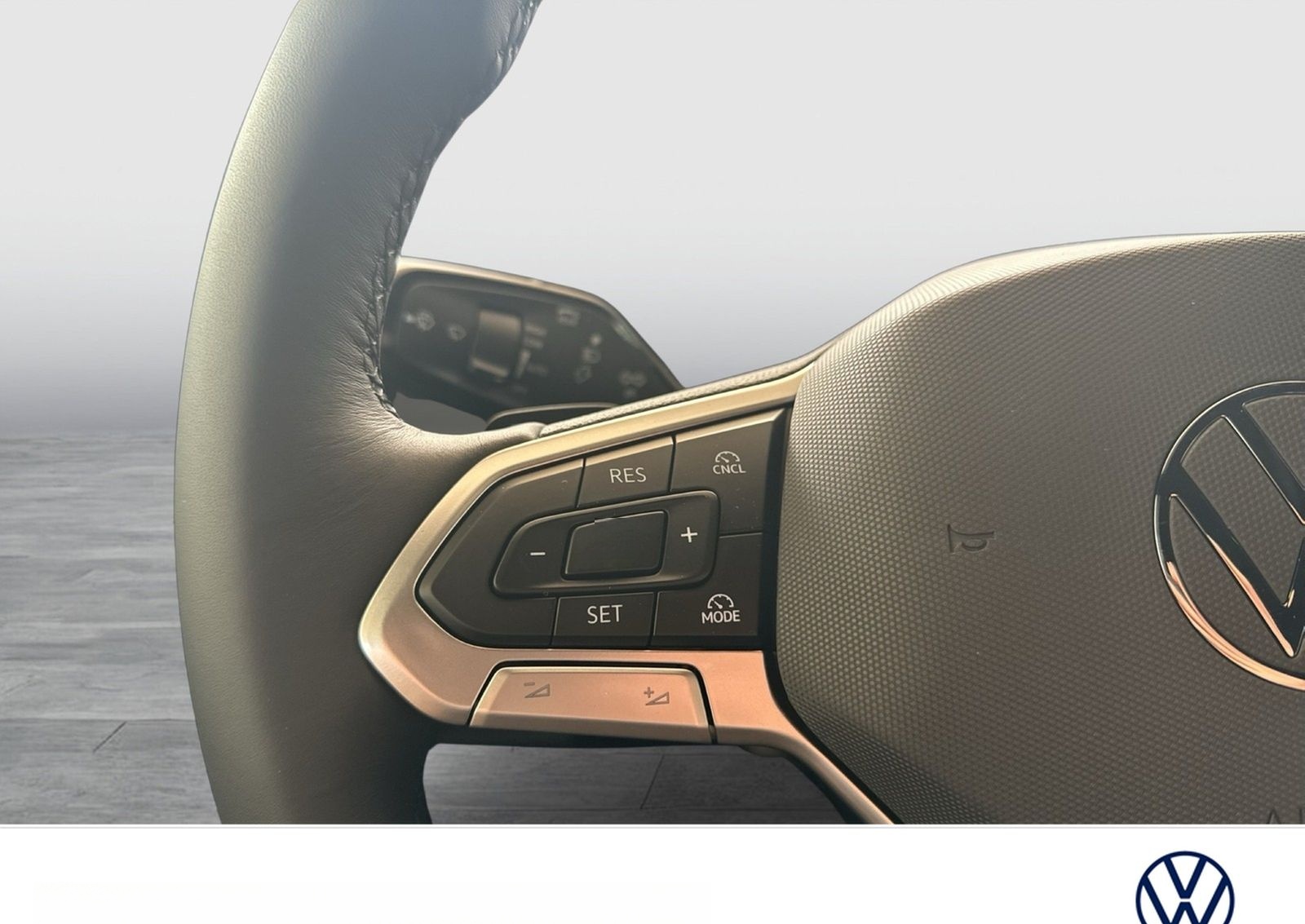 Volkswagen Tiguan 1.5 HYBRID LIFE CAM ACC LM18 CARPLAY foto 14