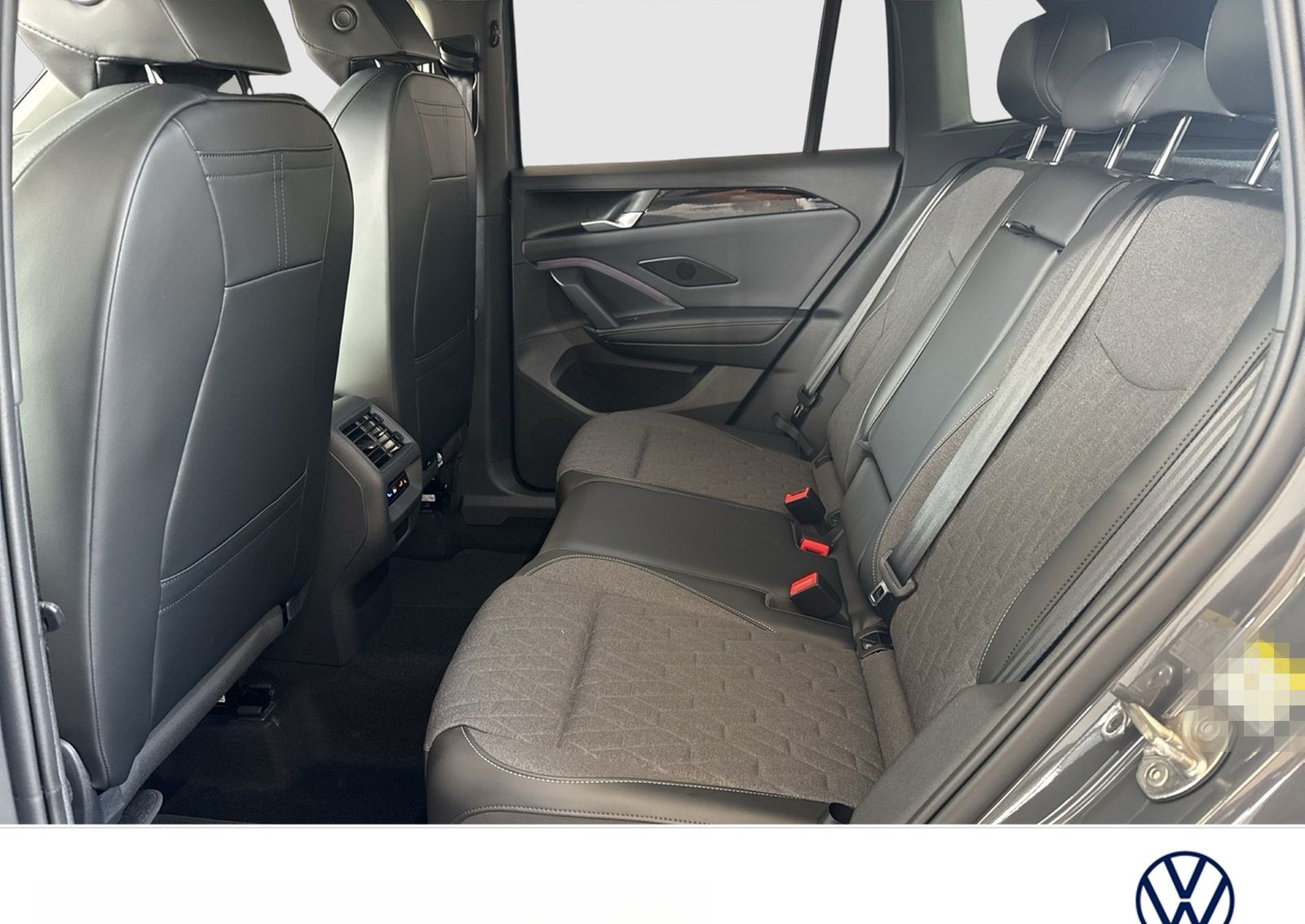Volkswagen Tiguan 1.5 HYBRID LIFE CAM ACC LM18 CARPLAY foto 8