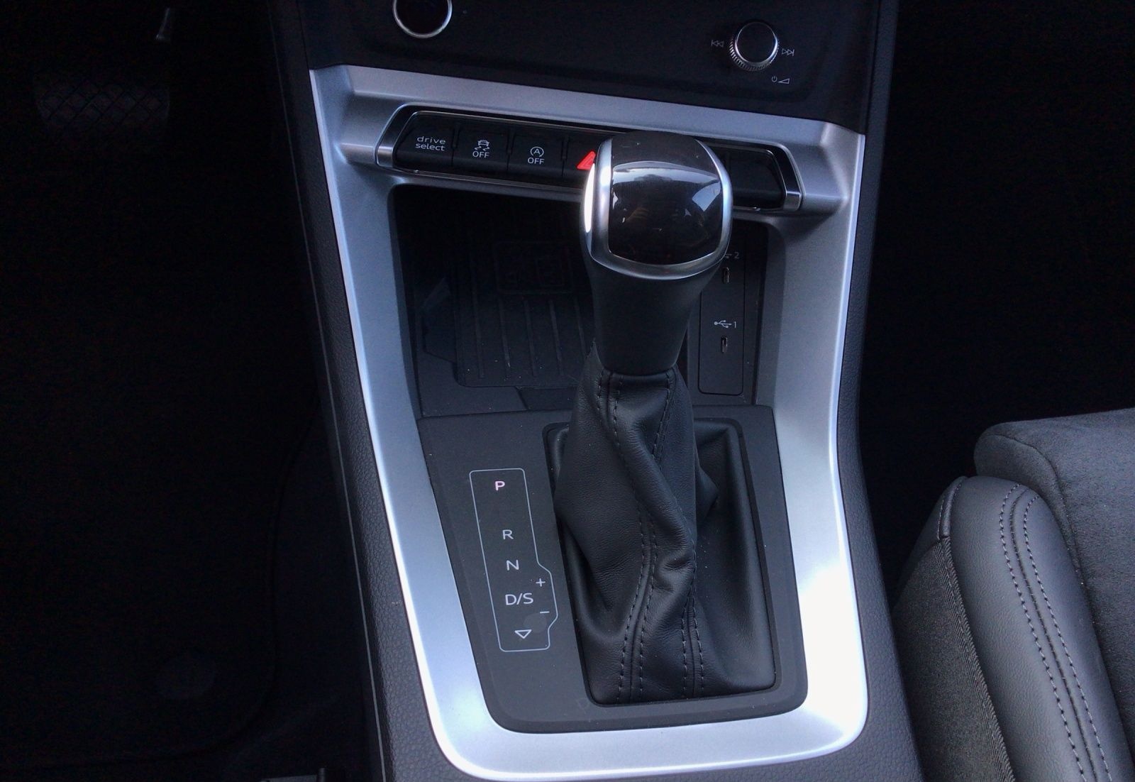 Audi Q3 Sportback 35 TFSI S LINE ALCANTARA LED AHK KA foto 11