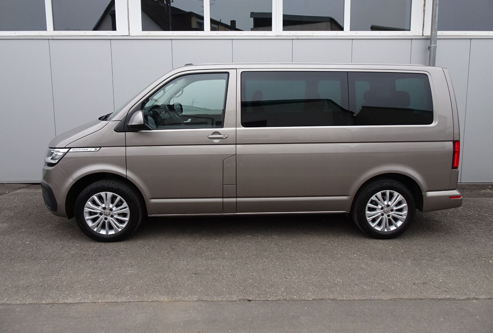 Volkswagen T6.1 Multivan DSG 4-Mot. AHK LED NAVI KAMERA 17" foto 3