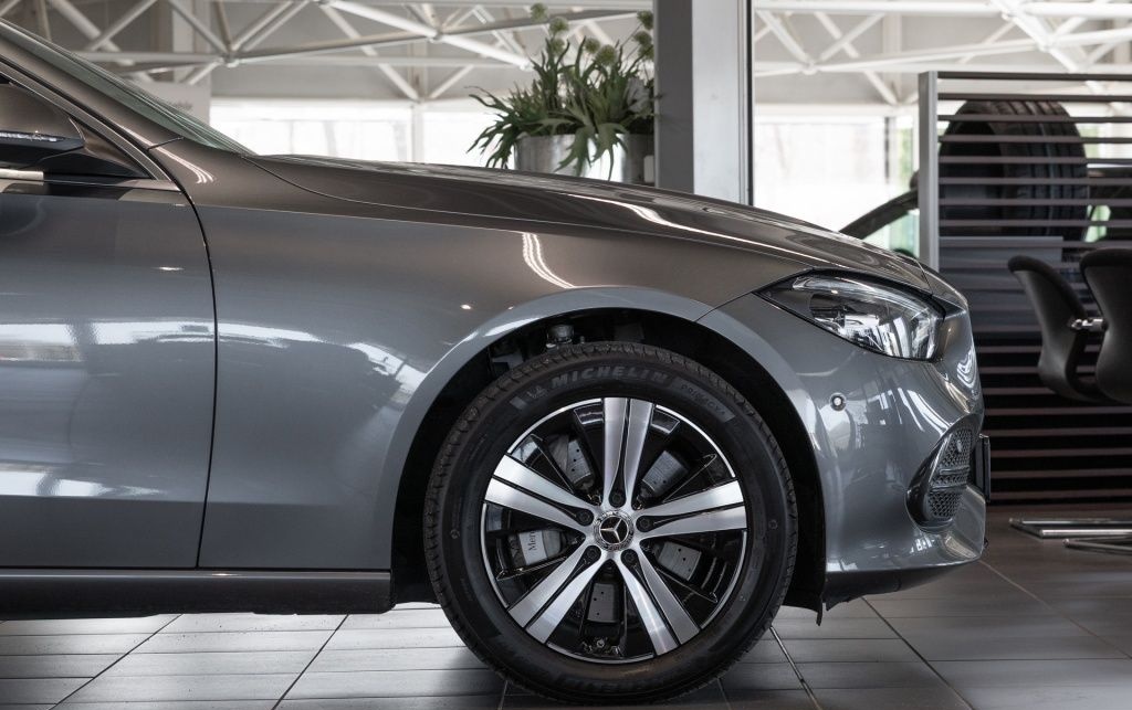 Mercedes-Benz C 300 e T // AVANTGARDE MEMO AHK DISTR KAMERA foto 23