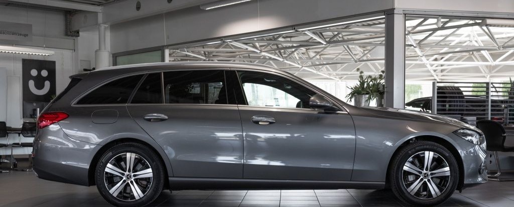 Mercedes-Benz C 300 e T // AVANTGARDE MEMO AHK DISTR KAMERA foto 4