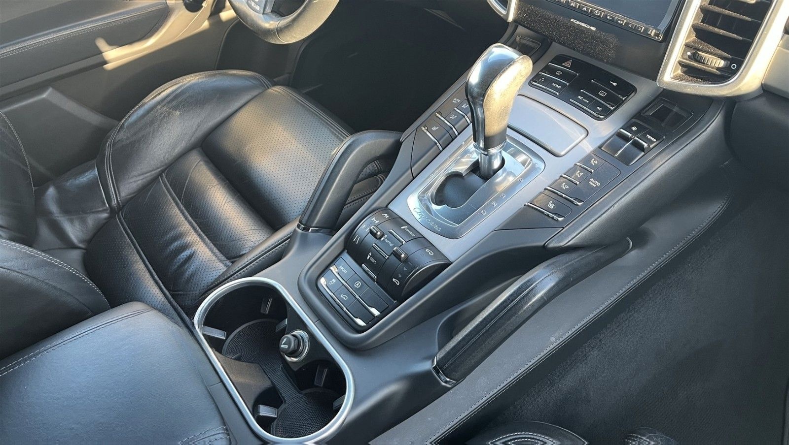 Porsche Cayenne Turbo 4.8L (Schwarz/Schwarz) foto 18