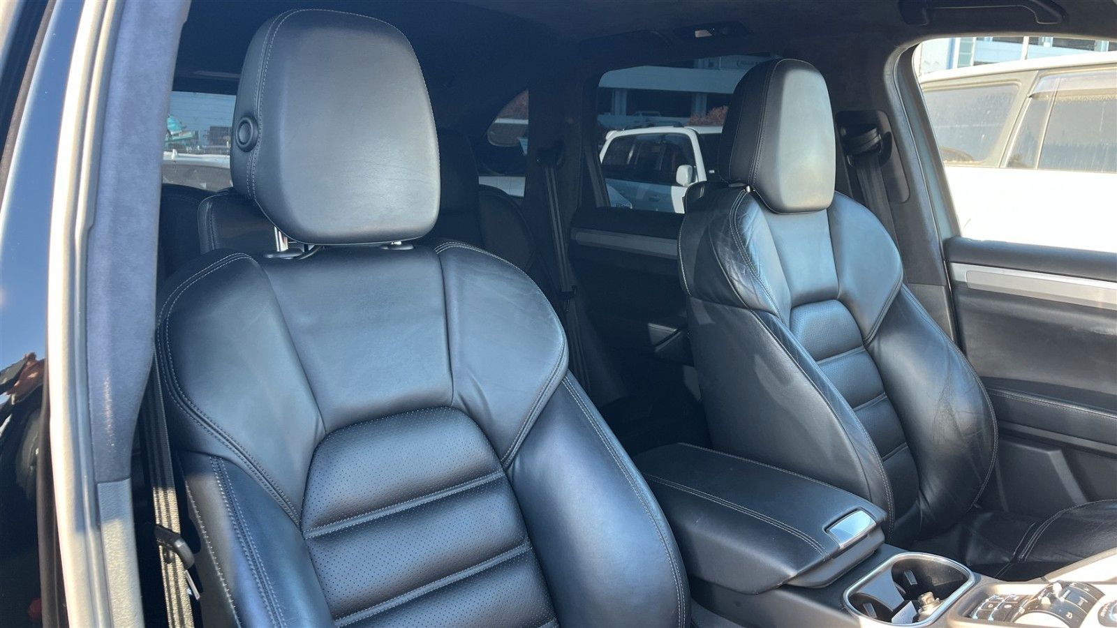 Porsche Cayenne Turbo 4.8L (Schwarz/Schwarz) foto 22