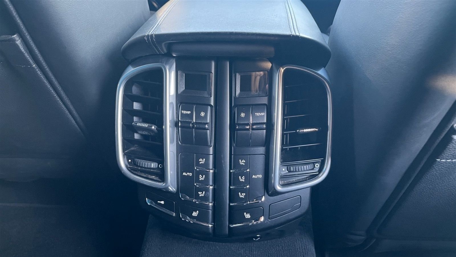 Porsche Cayenne Turbo 4.8L (Schwarz/Schwarz) foto 28
