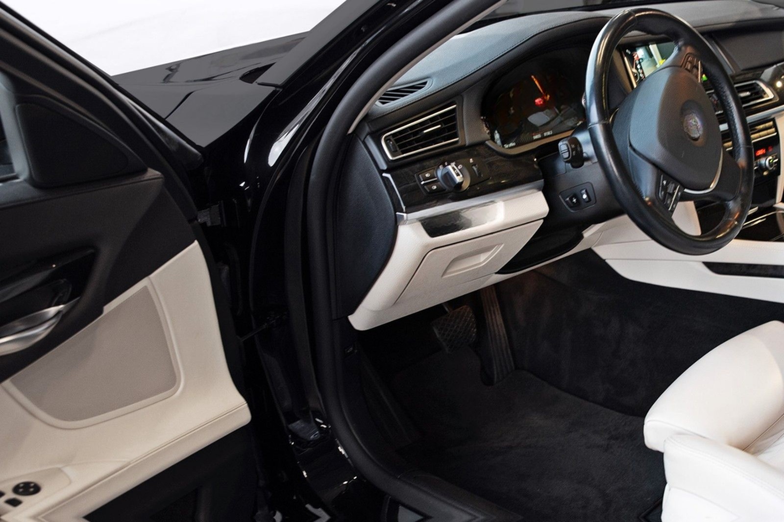 BMW 730d xDrive AHK HUD - TOP Ausstattung Unfallfrei foto 21
