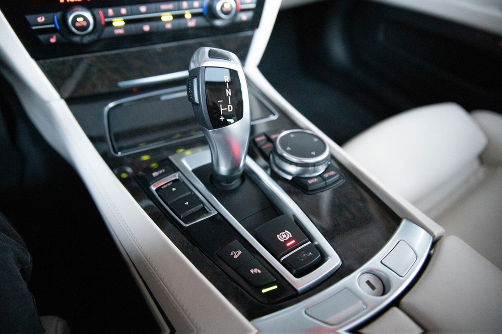 BMW 730d xDrive AHK HUD - TOP Ausstattung Unfallfrei foto 26