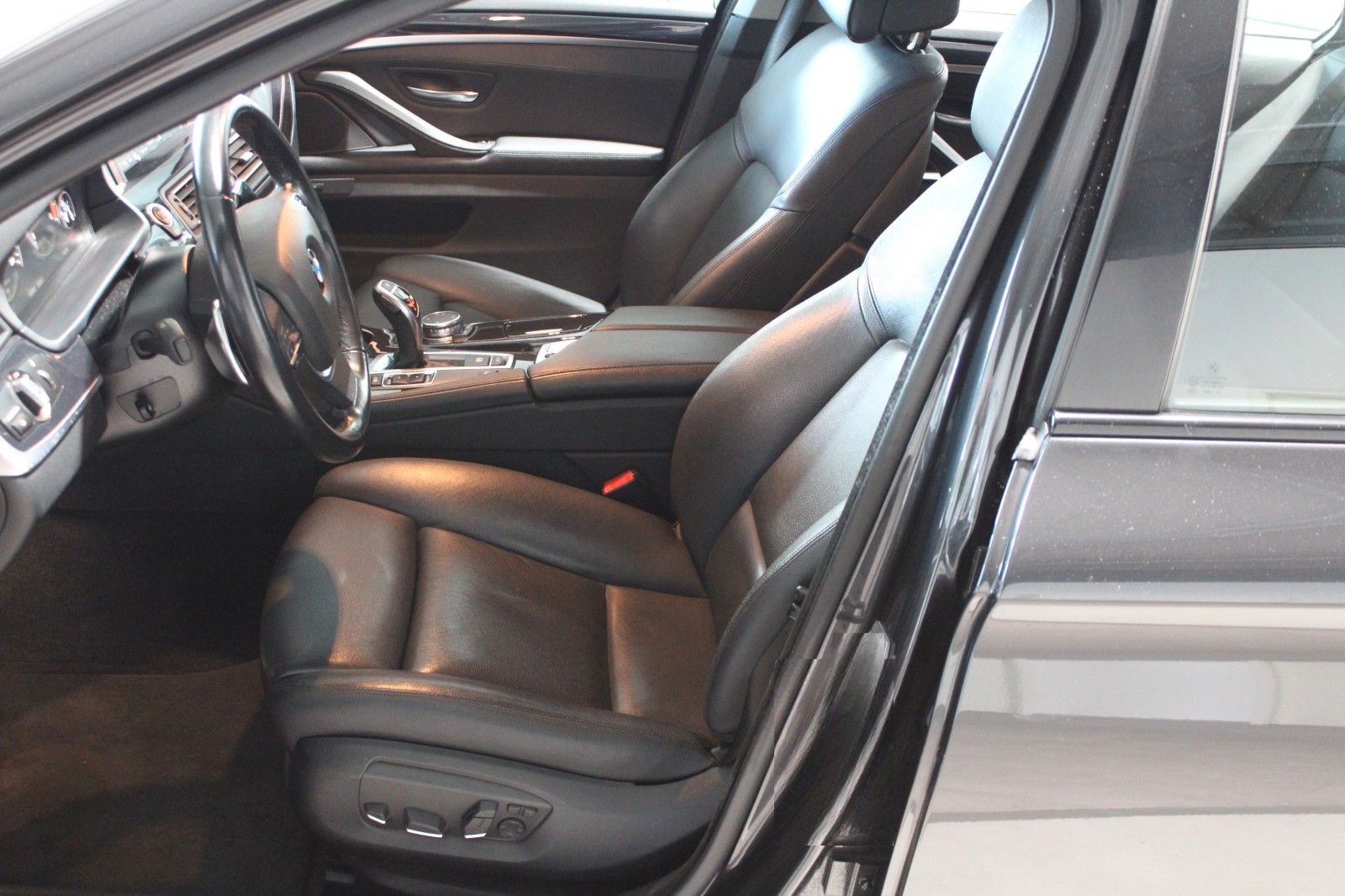 BMW 530 d Aut.Sport Shadow-Line Leder Navi pro. foto 5