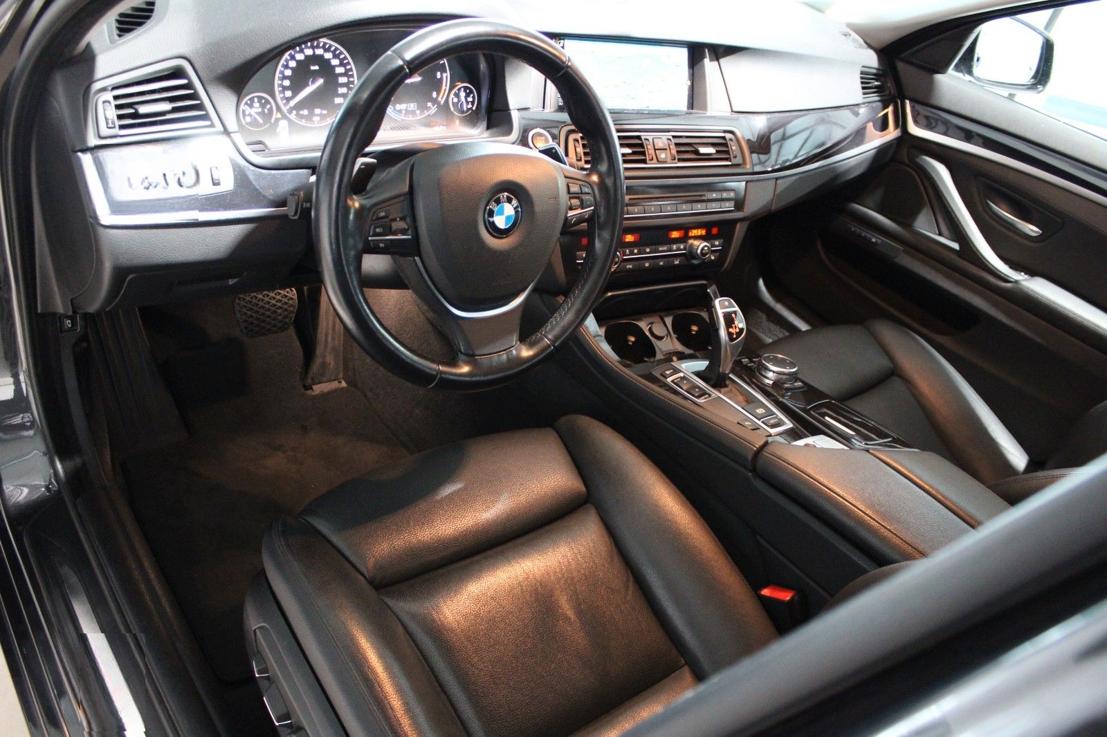 BMW 530 d Aut.Sport Shadow-Line Leder Navi pro. foto 6