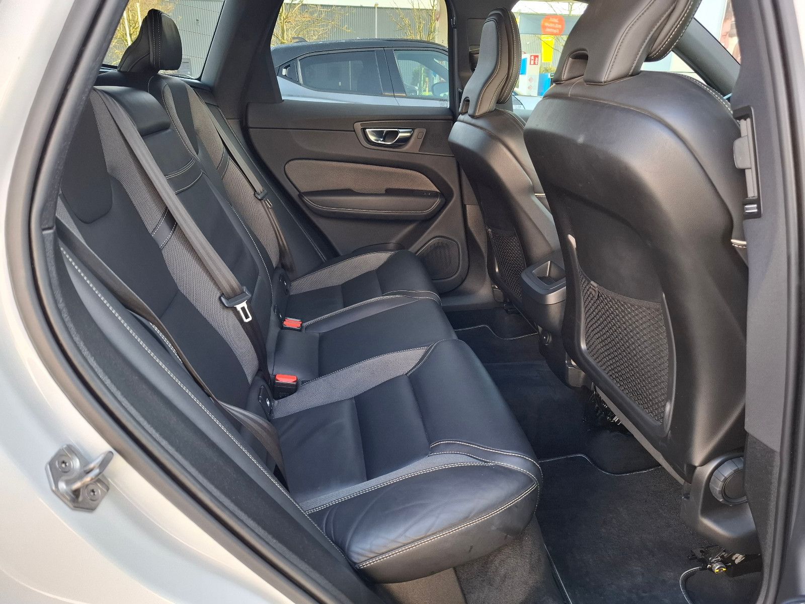 Volvo XC 60 R Design AWD*XeniumP.*Panoramadach*LED*CAM foto 11