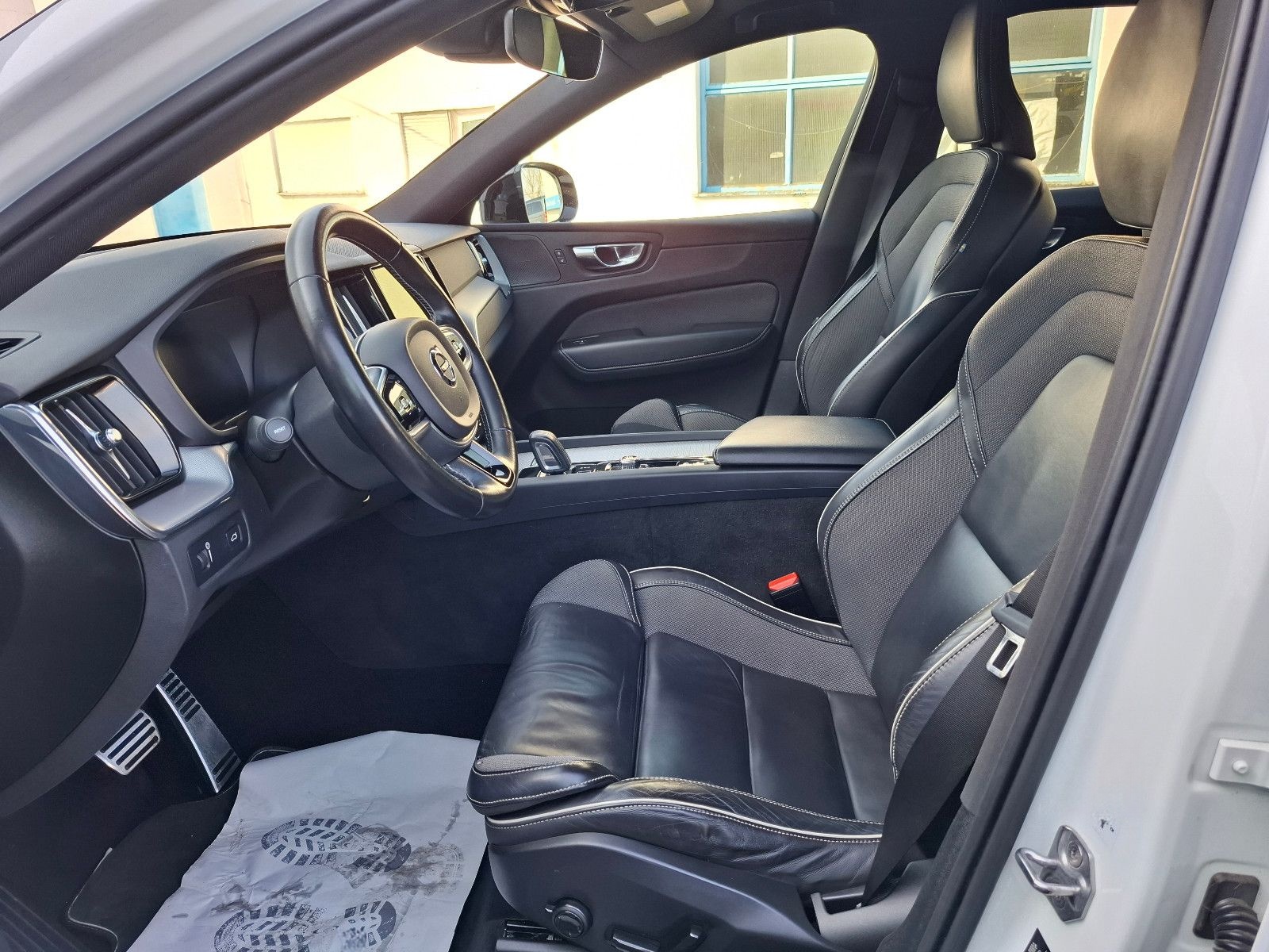 Volvo XC 60 R Design AWD*XeniumP.*Panoramadach*LED*CAM foto 9