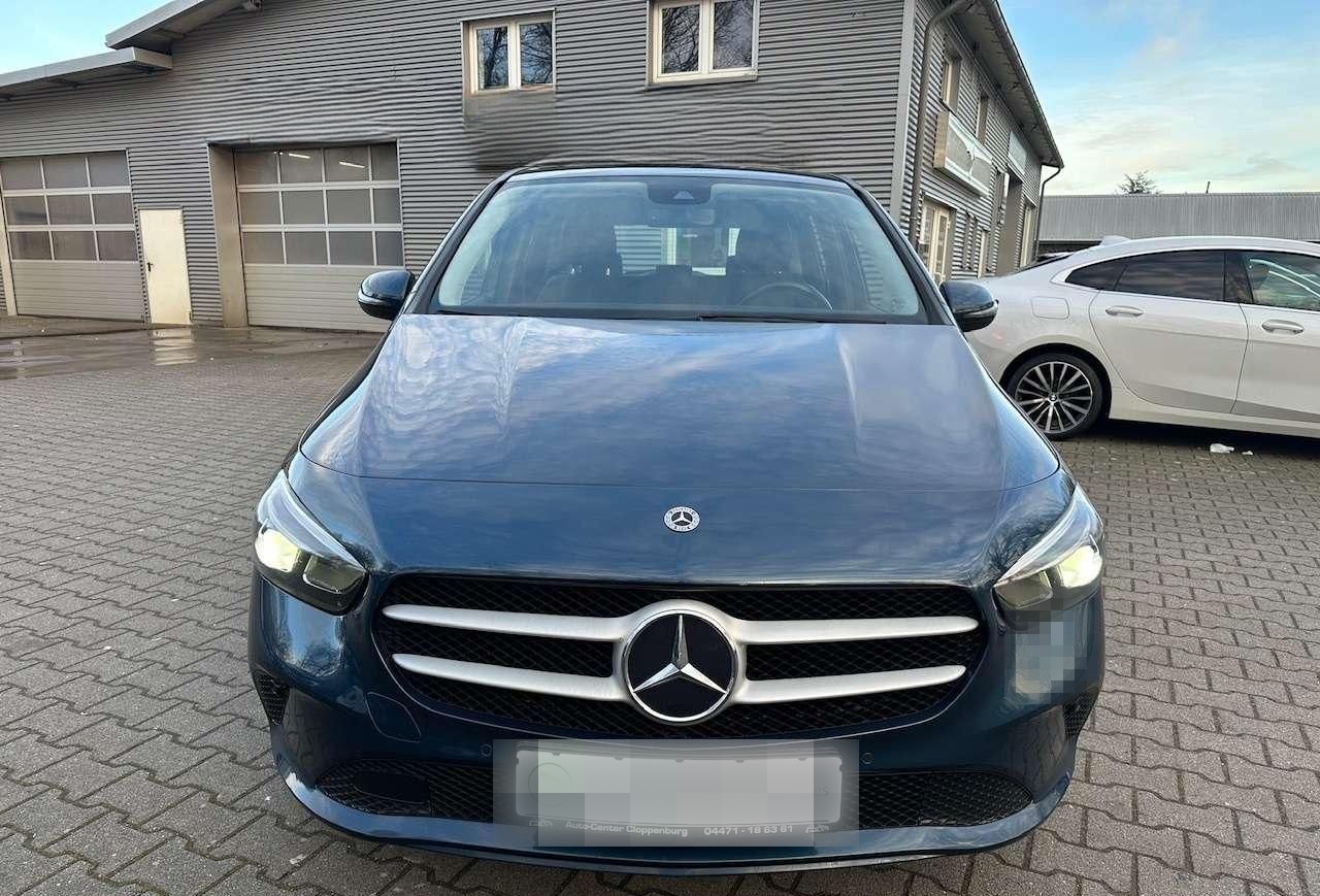 Mercedes-Benz B 180 7G-DCT Automatik foto 2
