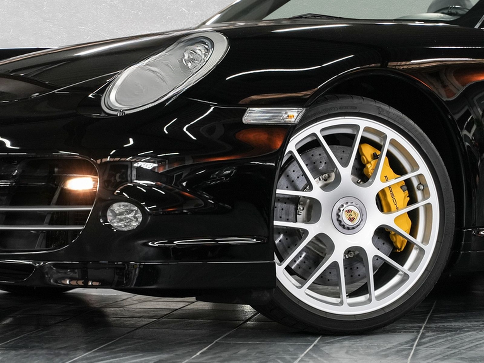Porsche 911 Turbo S Cabrio - Exklusiver Volllederumfang foto 25