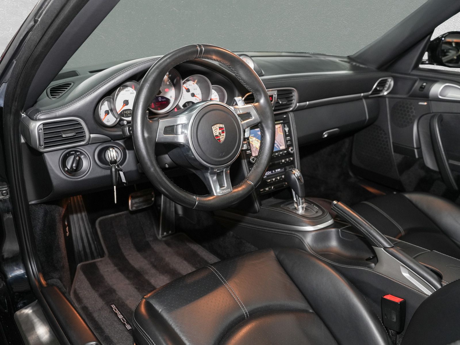 Porsche 911 Turbo S Cabrio - Exklusiver Volllederumfang foto 9