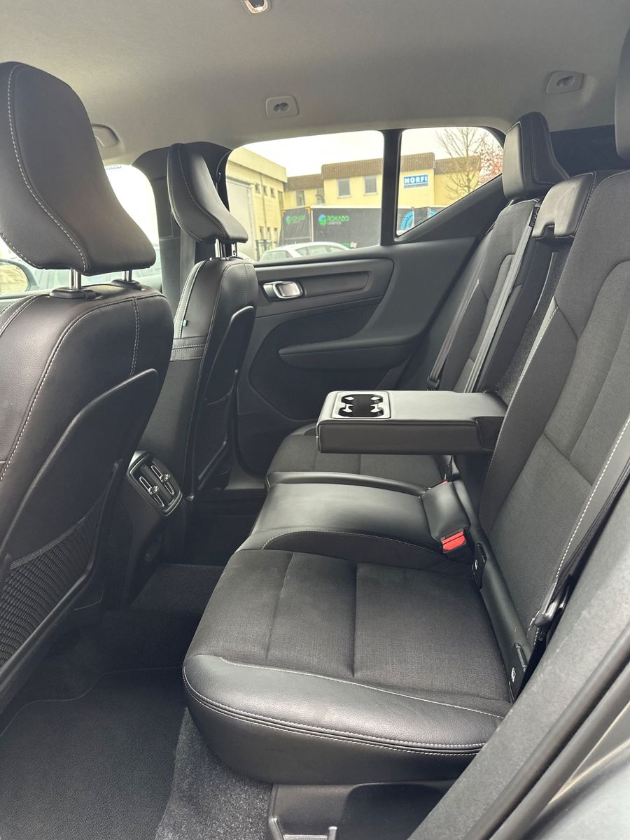 Volvo XC40 Momentum AWD LED HARMAN KARDON NAVI foto 15