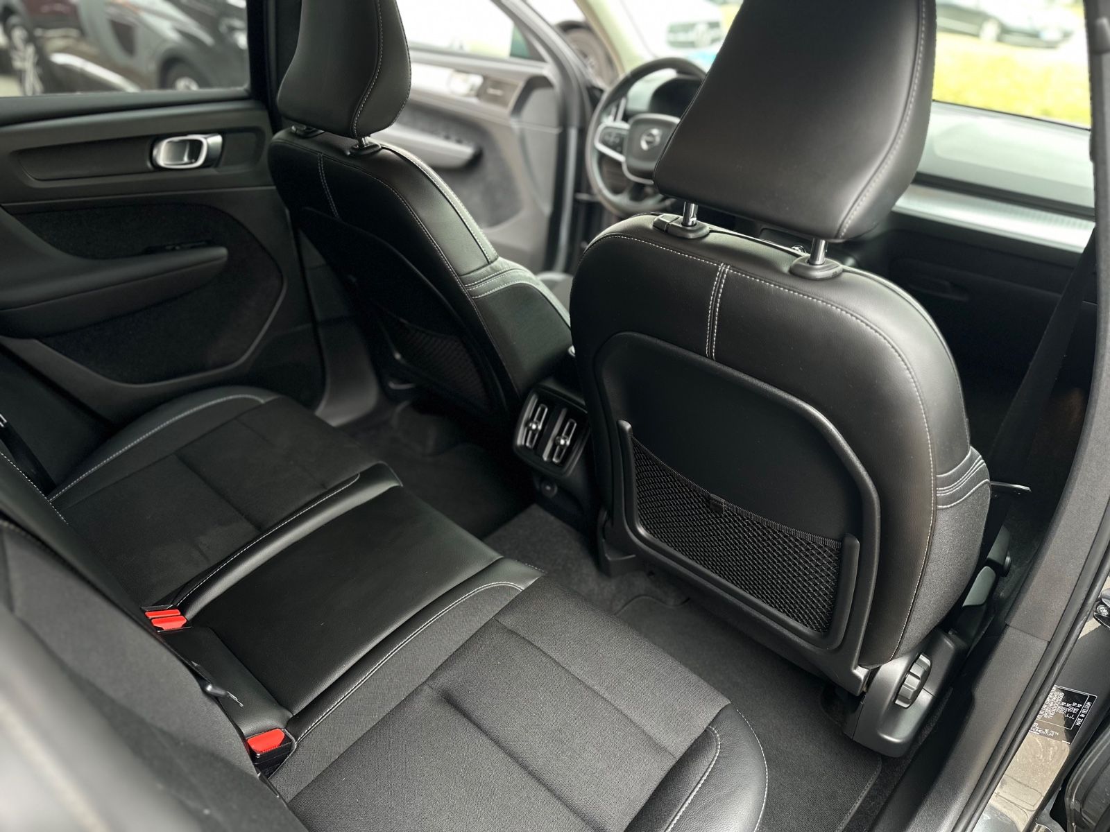 Volvo XC40 Momentum AWD LED HARMAN KARDON NAVI foto 17