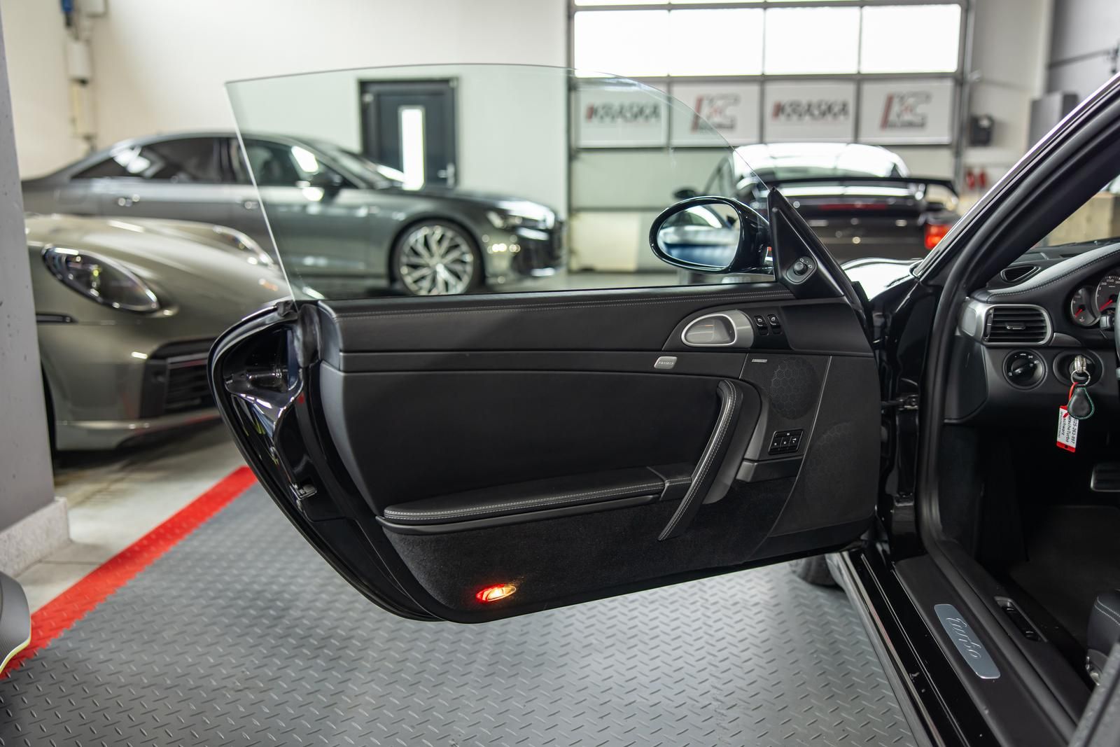 Porsche 911 Turbo Coupe PDK GRA 19" BOSE 1. Hand RUF foto 13