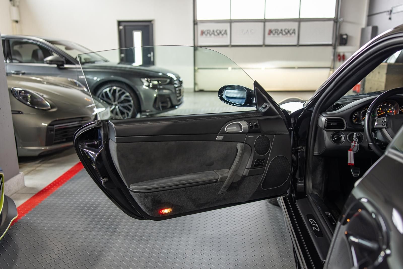 Porsche 911 3.6 Turbo GT2 PDC BOSE KERAMIK VOLL-LEDER foto 13