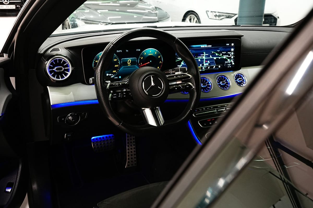 Mercedes-Benz E 200 COUPE AMG E53-UMBAU NIGHT PANO DISTR 360° foto 3
