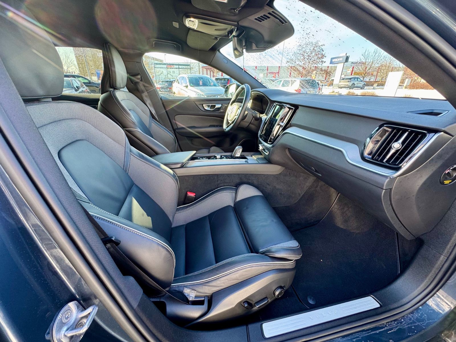 Volvo V60 B4 Diesel Kombi R-Design 8-Gang foto 13