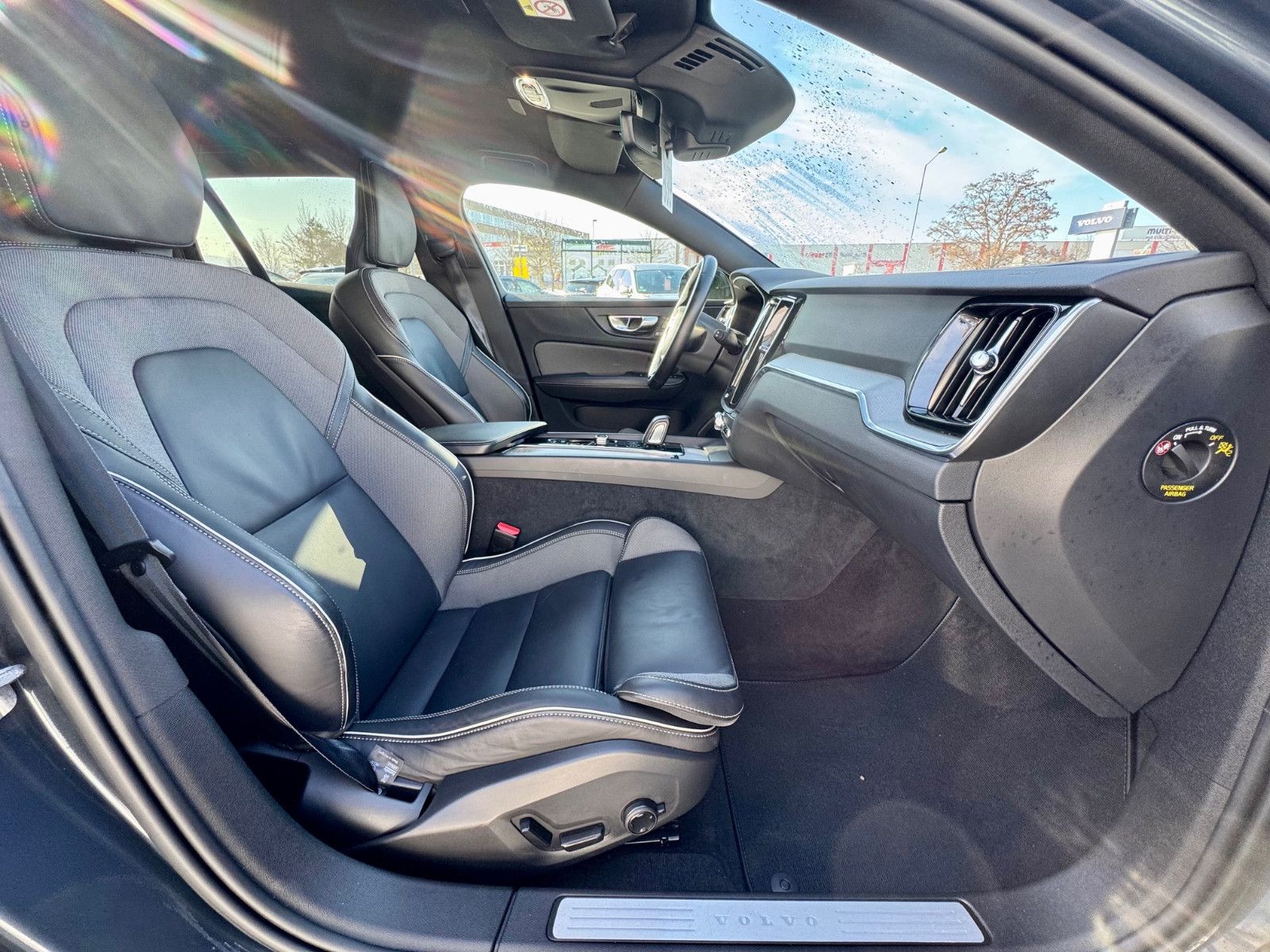 Volvo V60 B4 Diesel Kombi R-Design 8-Gang foto 14