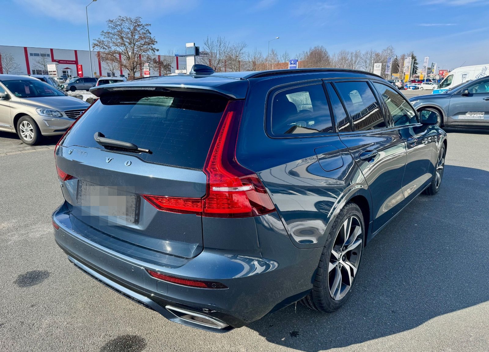 Volvo V60 B4 Diesel Kombi R-Design 8-Gang foto 4