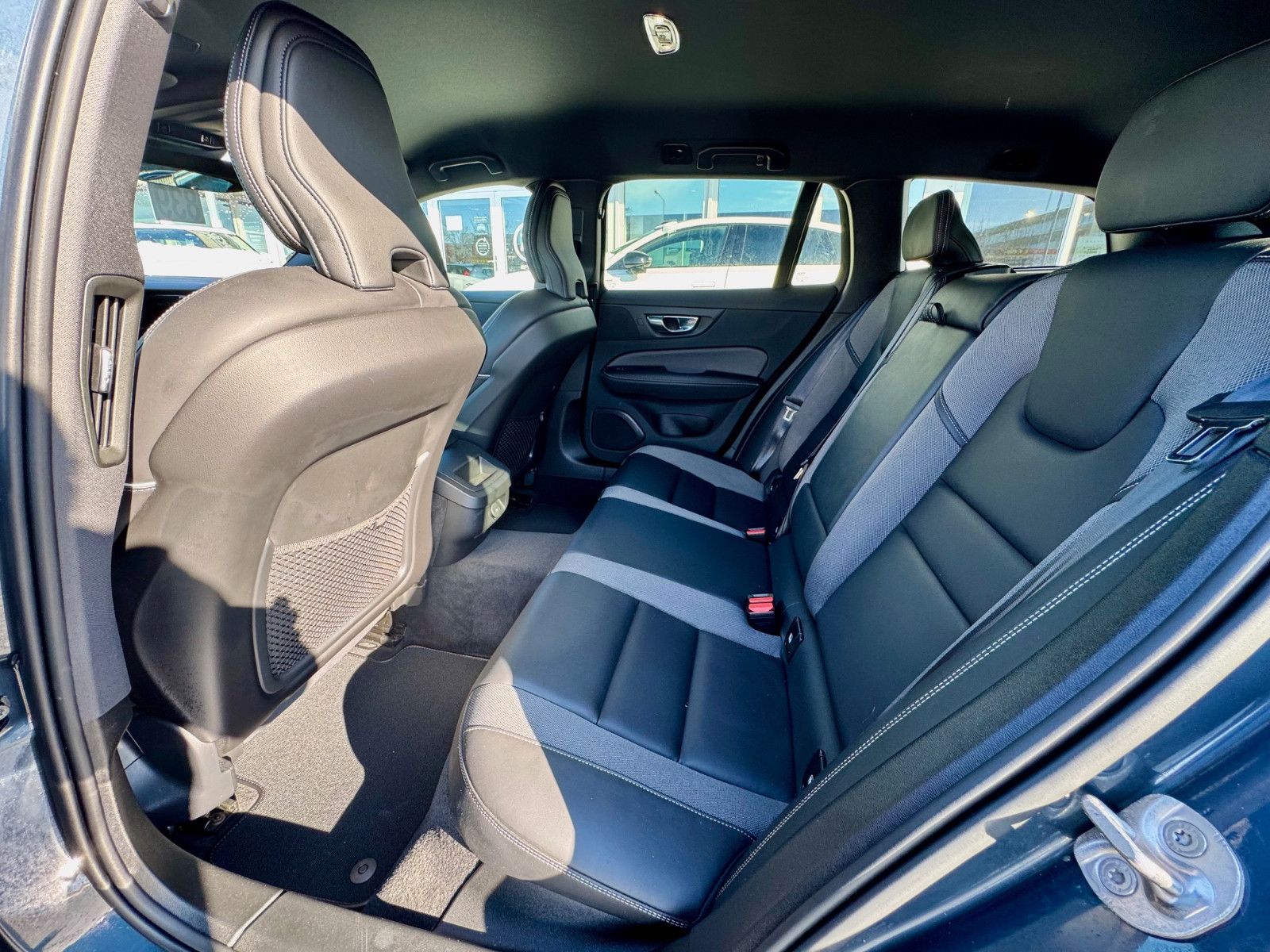 Volvo V60 B4 Diesel Kombi R-Design 8-Gang foto 8