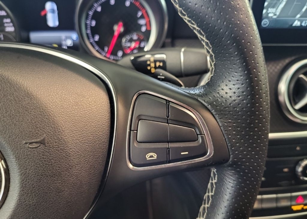 Mercedes-Benz A 250 BlueEfficiency Urban AUTOMATIK NAV LED SIT foto 18