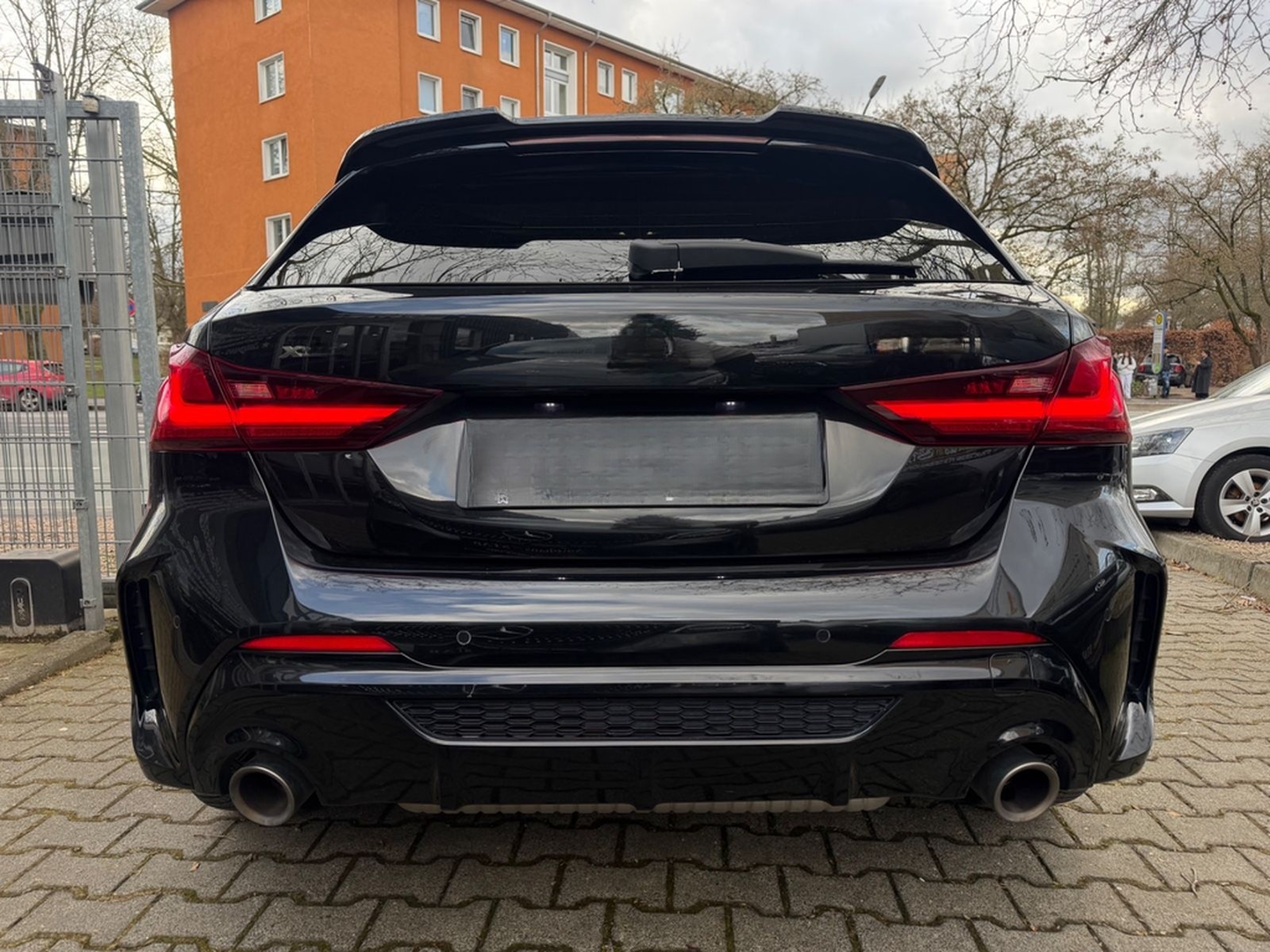 BMW M135 i xDrive Limousine / HEAD UP - LEDER foto 2